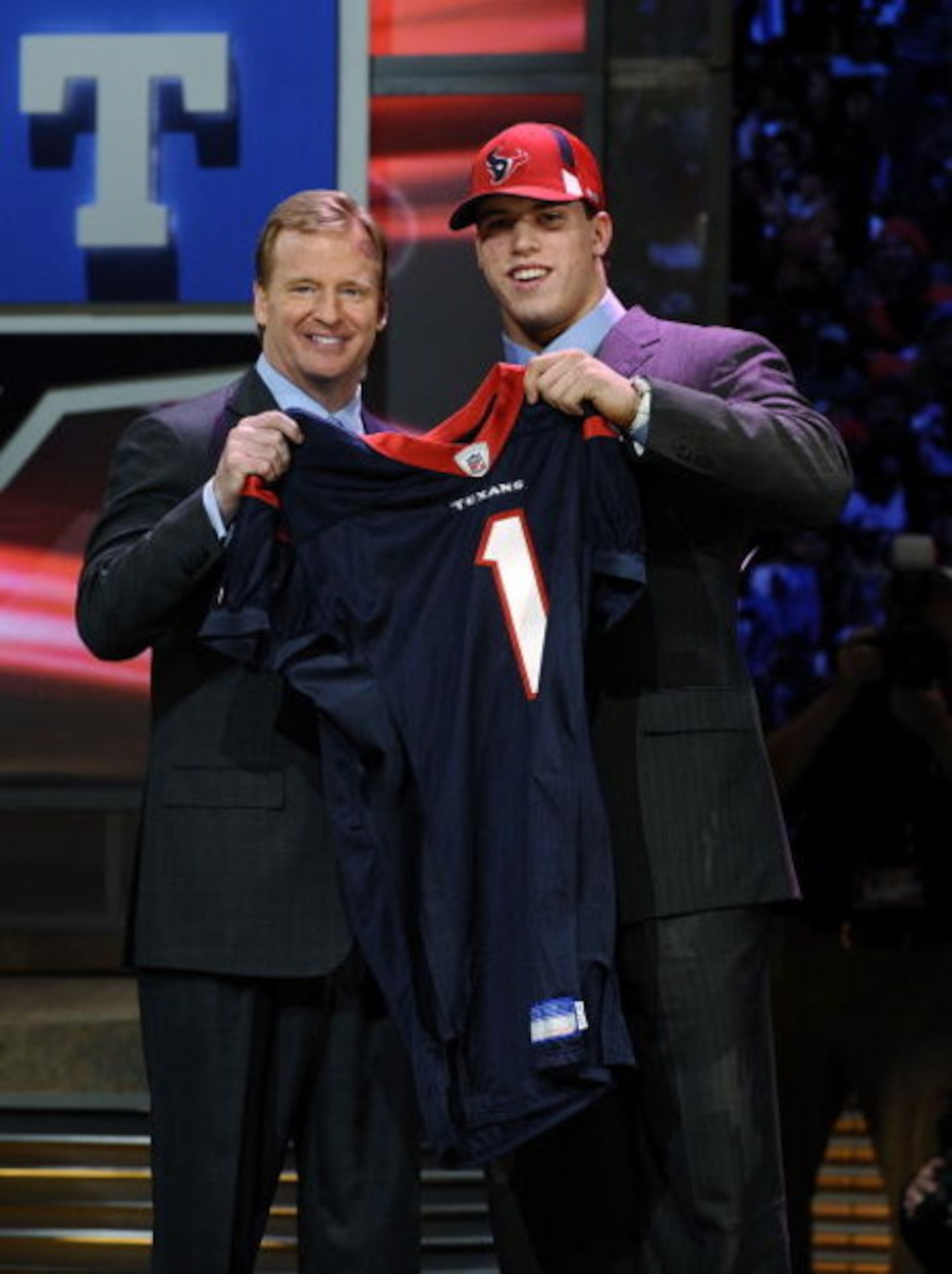 NEW YORK - APRIL 25:  NFL Commissioner Roger Goodell poses with with Houston Texans #15 draft pick Brian Cushing at Radio City Music Hall for the 2009 NFL Draft on April 25, 2009 in New York City  (Photo by Jeff Zelevansky/Getty Images)