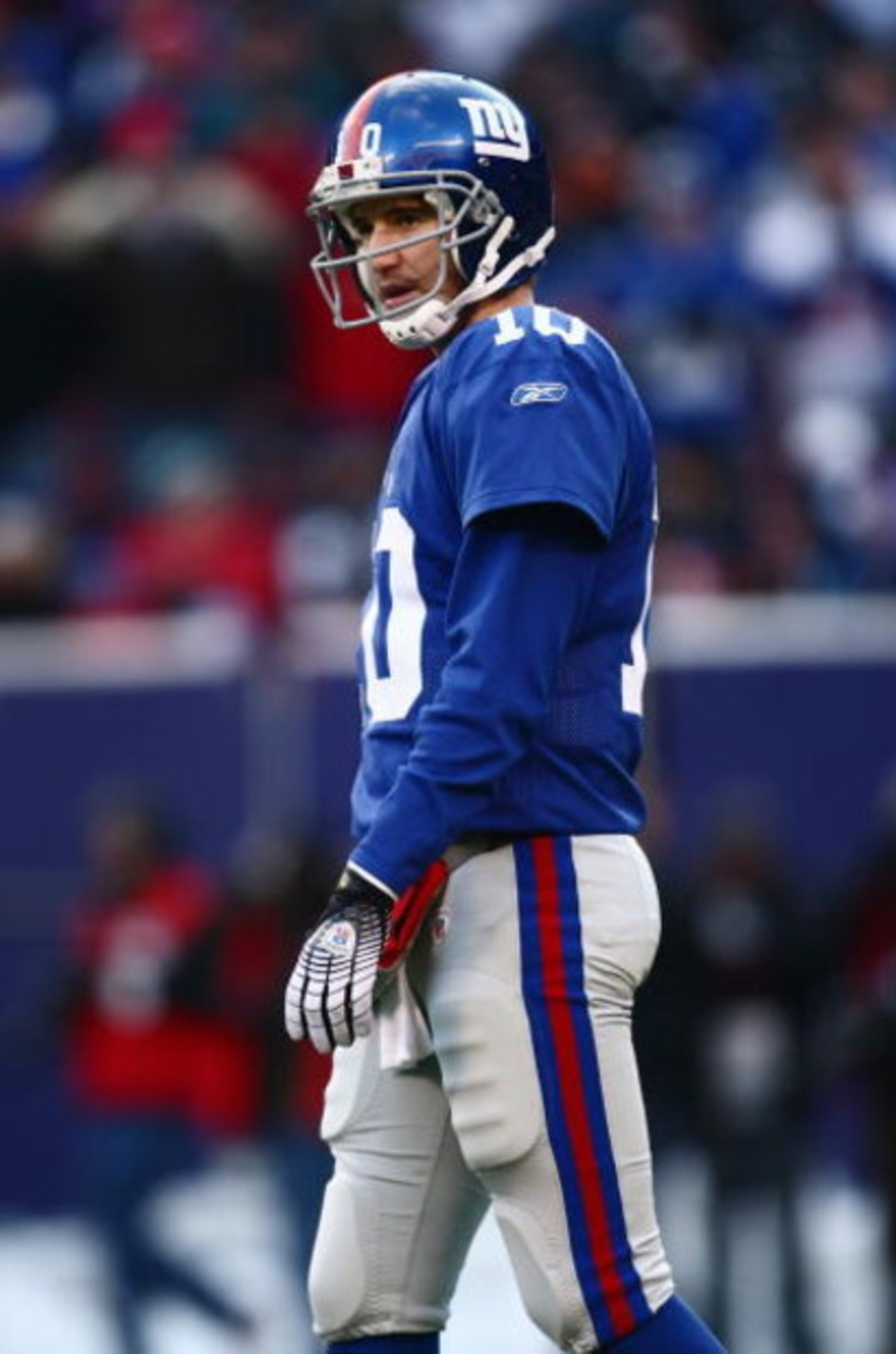 EAST RUTHERFORD, NJ -  JANUARY 11:  Eli Manning #10 of the New York Giants looks on against the Philadelphia Eagles during the NFC Divisional Playoff Game on January 11, 2009 at Giants Stadium in East Rutherford, New Jersey.  The Eagles defeated the Giant