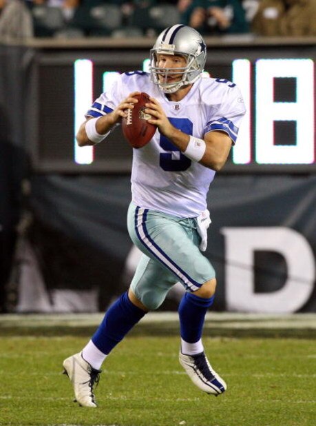 PHILADELPHIA - DECEMBER 28:  Tony Romo #9 of the Dallas Cowboys scrambles against the Philadelphia Eagles on December 28, 2008 at Lincoln Financial Field in Philadelphia, Pennsylvania.  (Photo by Jim McIsaac/Getty Images)
