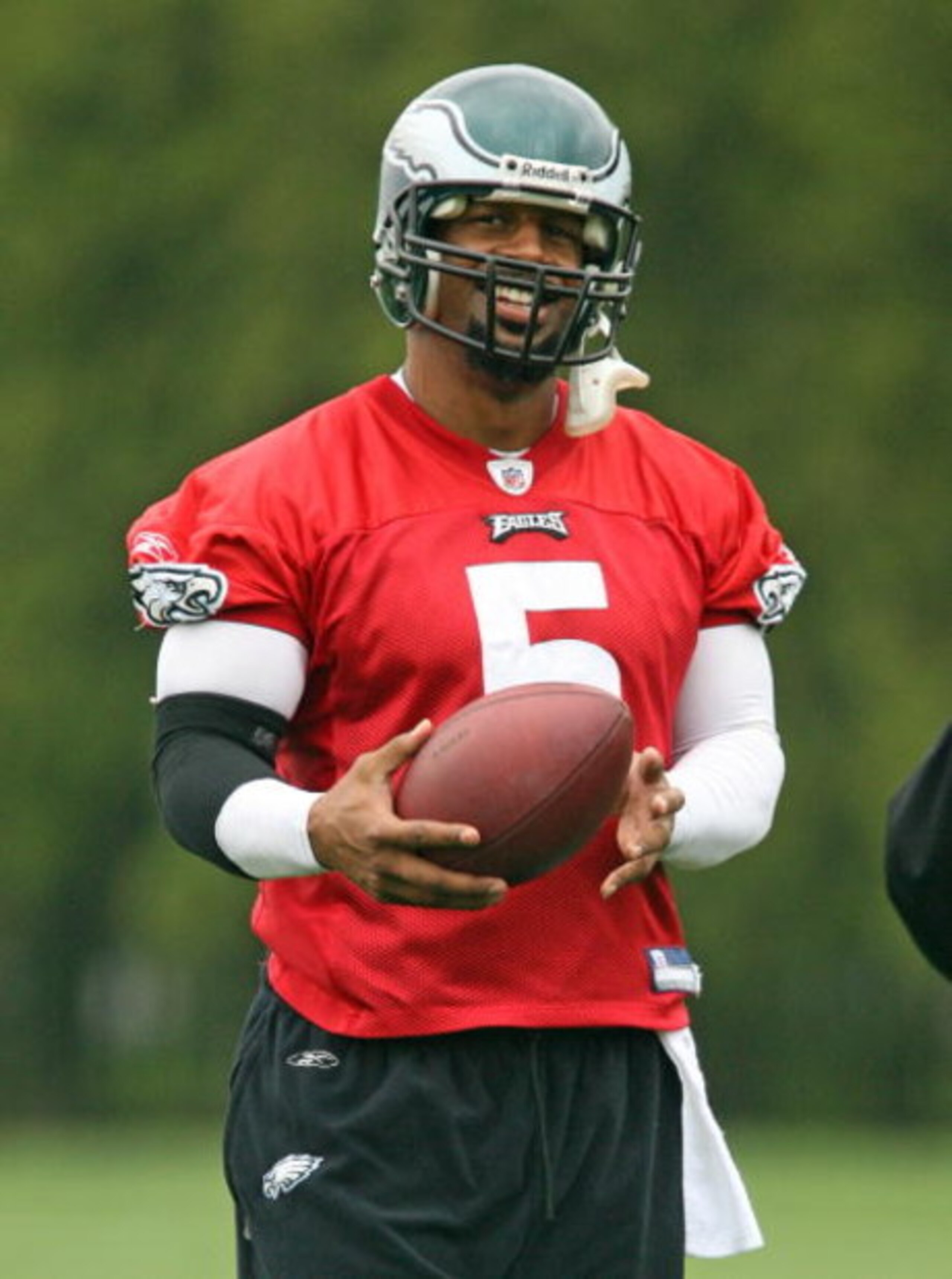 PHILADELPHIA - MAY 1: Quarterback Donovan McNabb #5 of the Philadelphia Eagles practices during mini camp at the NovaCare Complex on May 1, 2009 in Philadelphia, Pennsylvania.  (Photo by Hunter Martin/Getty Images)