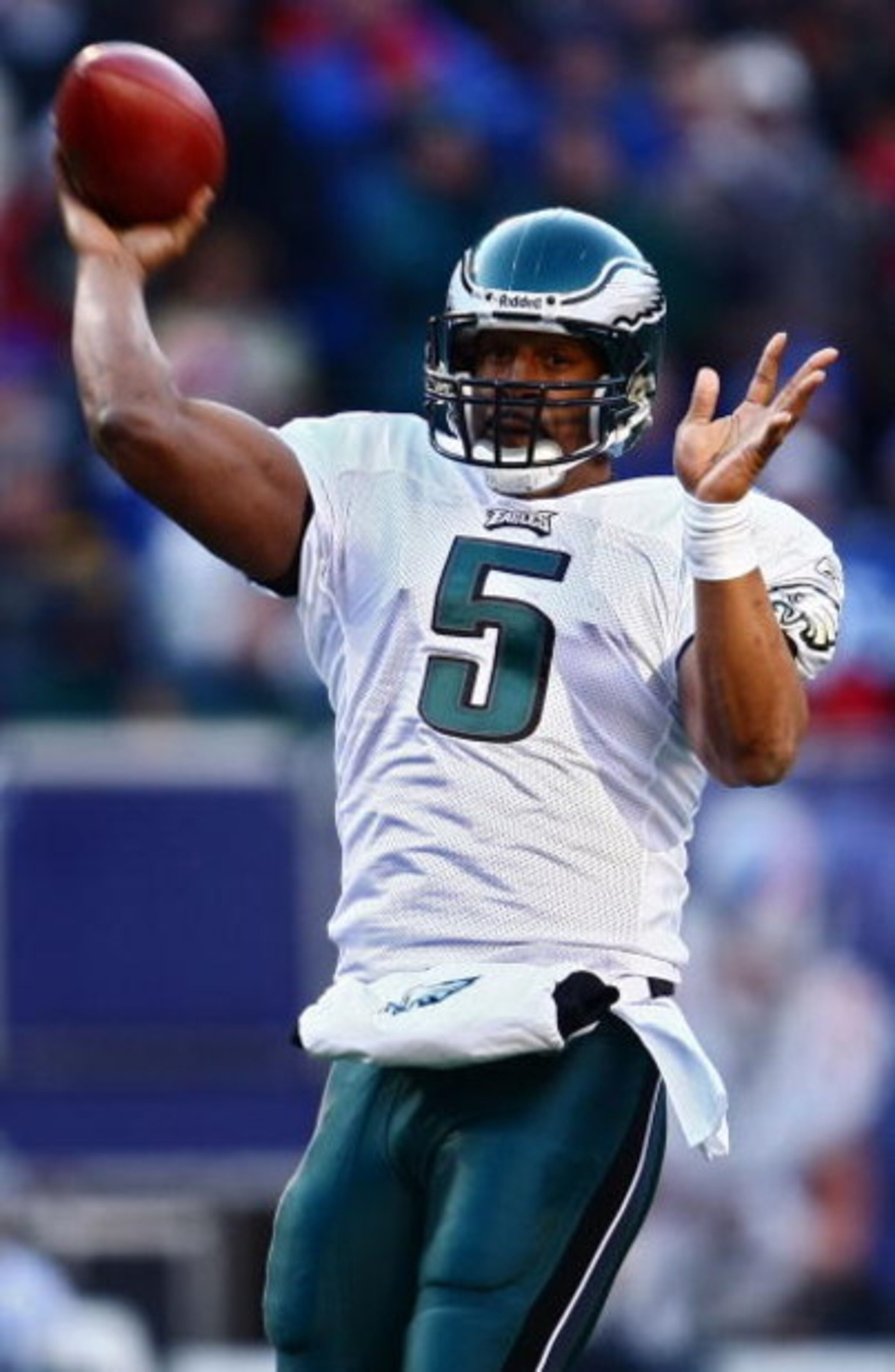 EAST RUTHERFORD, NJ - JANUARY 11:  Donovan McNabb #5 of the Philadelphia Eagles looks to pass against the New York Giants during the NFC Divisional Playoff Game on January 11, 2009 at Giants Stadium in East Rutherford, New Jersey.  (Photo by Chris McGrath