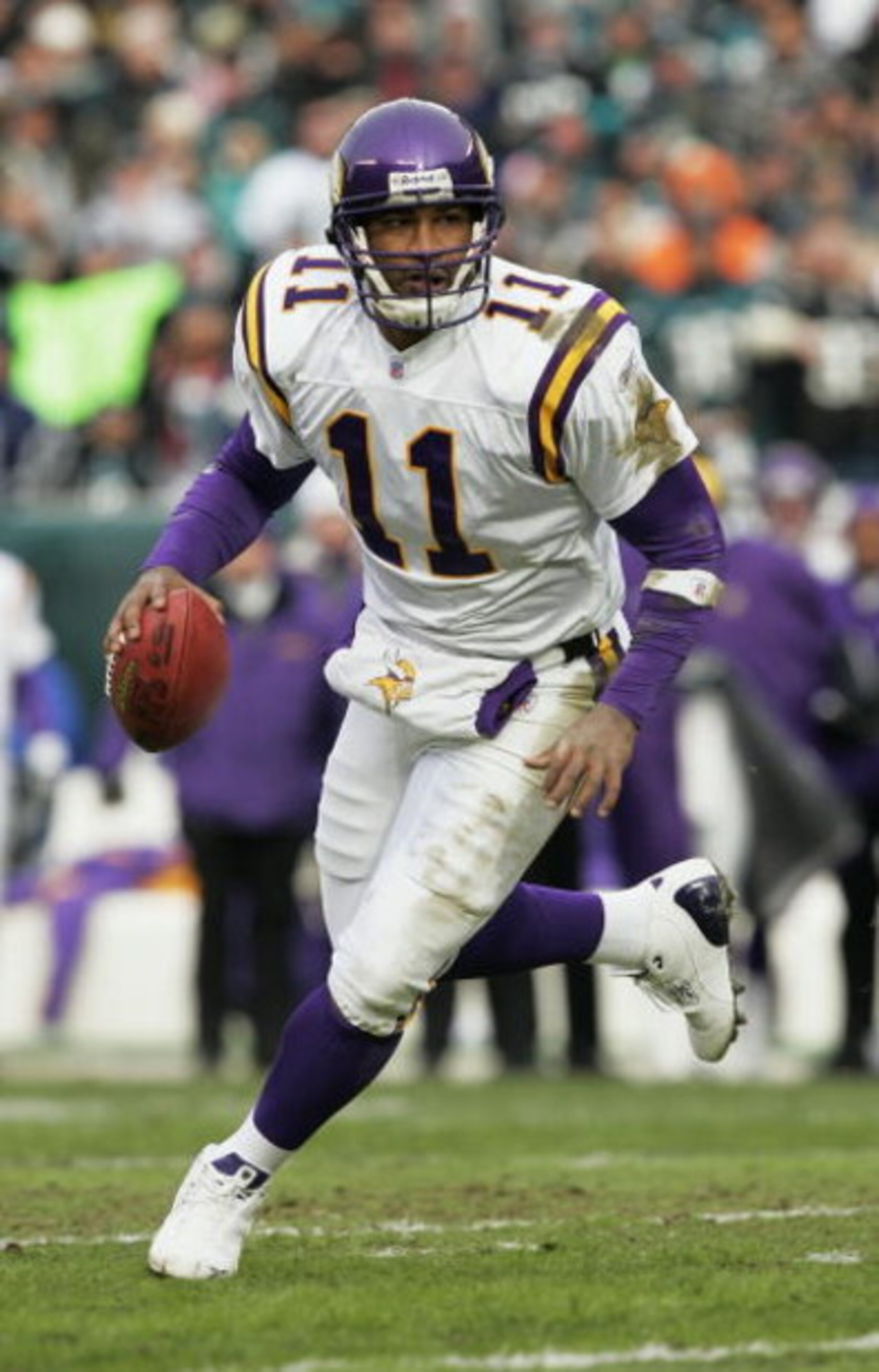 PHILADELPHIA - JANUARY 16: Quarterback Daunte Culpepper #11 of the Minnesota Vikings rolls out to score a touchdown against the Philadelphia Eagles in an NFC divisional playoff game at Lincoln Financial Field on January 16, 2005 in Philadelphia, Pennsylv PHILADELPHIA - JANUARY 16: Quarterback Daunte Culpepper #11 of the Minnesota Vikings rolls out to score a touchdown against the Philadelphia Eagles in an NFC divisional playoff game at Lincoln Financial Field on January 16, 2005 in Philadelphia, Pennsylv