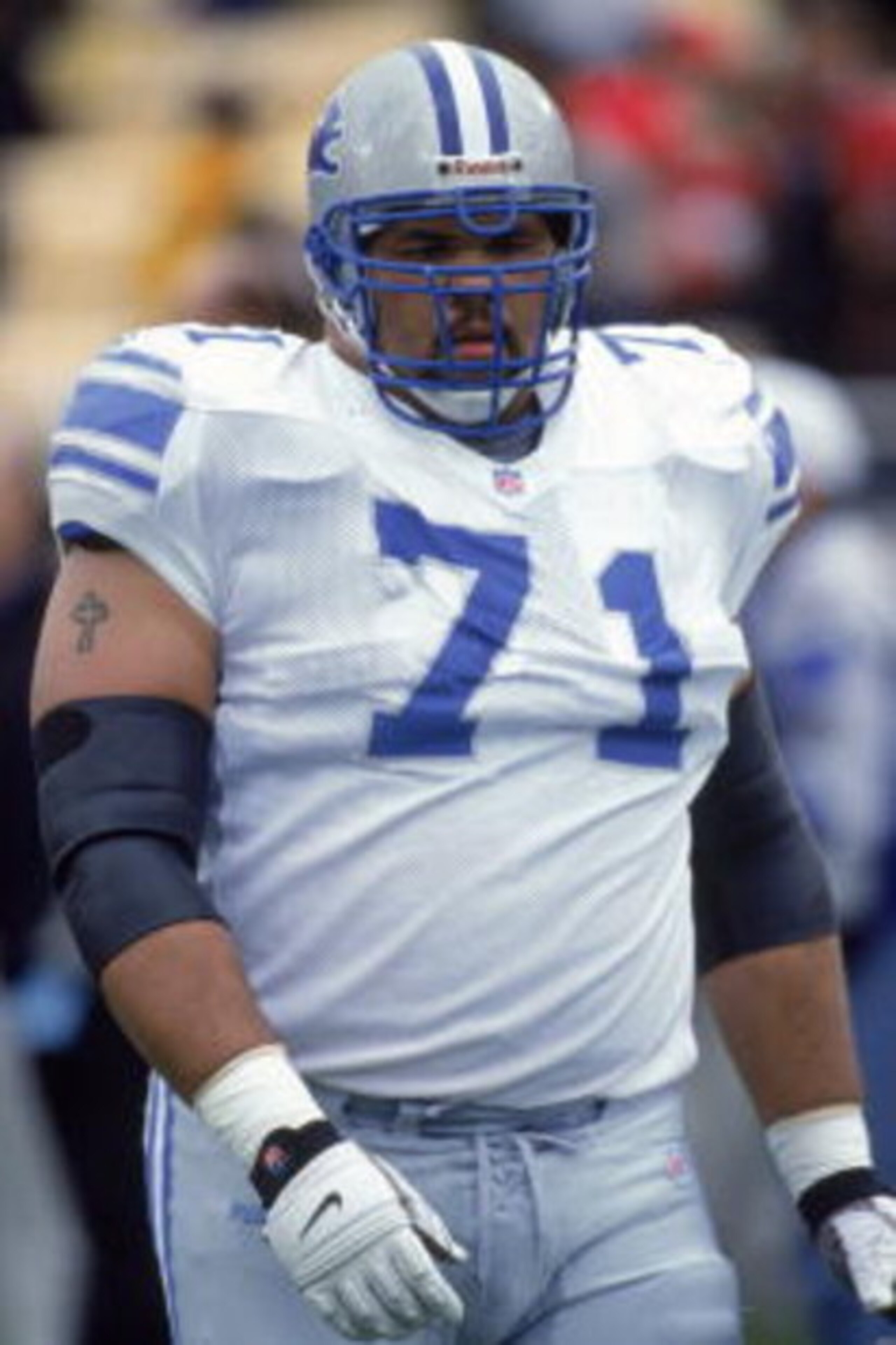 24 Sep 2000: Aaron Gibson #71 of the Detriot Lions walks out onto the field during the game against the Chicago Bears at Soldier Field in Chicago, Illinois. The Lions defeated the Bears 21-14.Mandatory Credit: Jonathan Daniel /Allsport 24 Sep 2000: Aaron Gibson #71 of the Detriot Lions walks out onto the field during the game against the Chicago Bears at Soldier Field in Chicago, Illinois. The Lions defeated the Bears 21-14.Mandatory Credit: Jonathan Daniel /Allsport