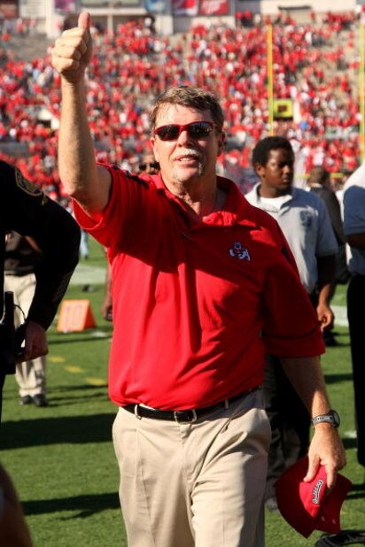 PASADENA, CA - SEPTEMBER 27:  Head coach Pat Hill of the Frenso State Bulldogs celebrates after defeating the UCLA Bruins on September 27, 2008 at the Rose Bowl in Pasadena, California.  (Photo by Stephen Dunn/Getty Images)