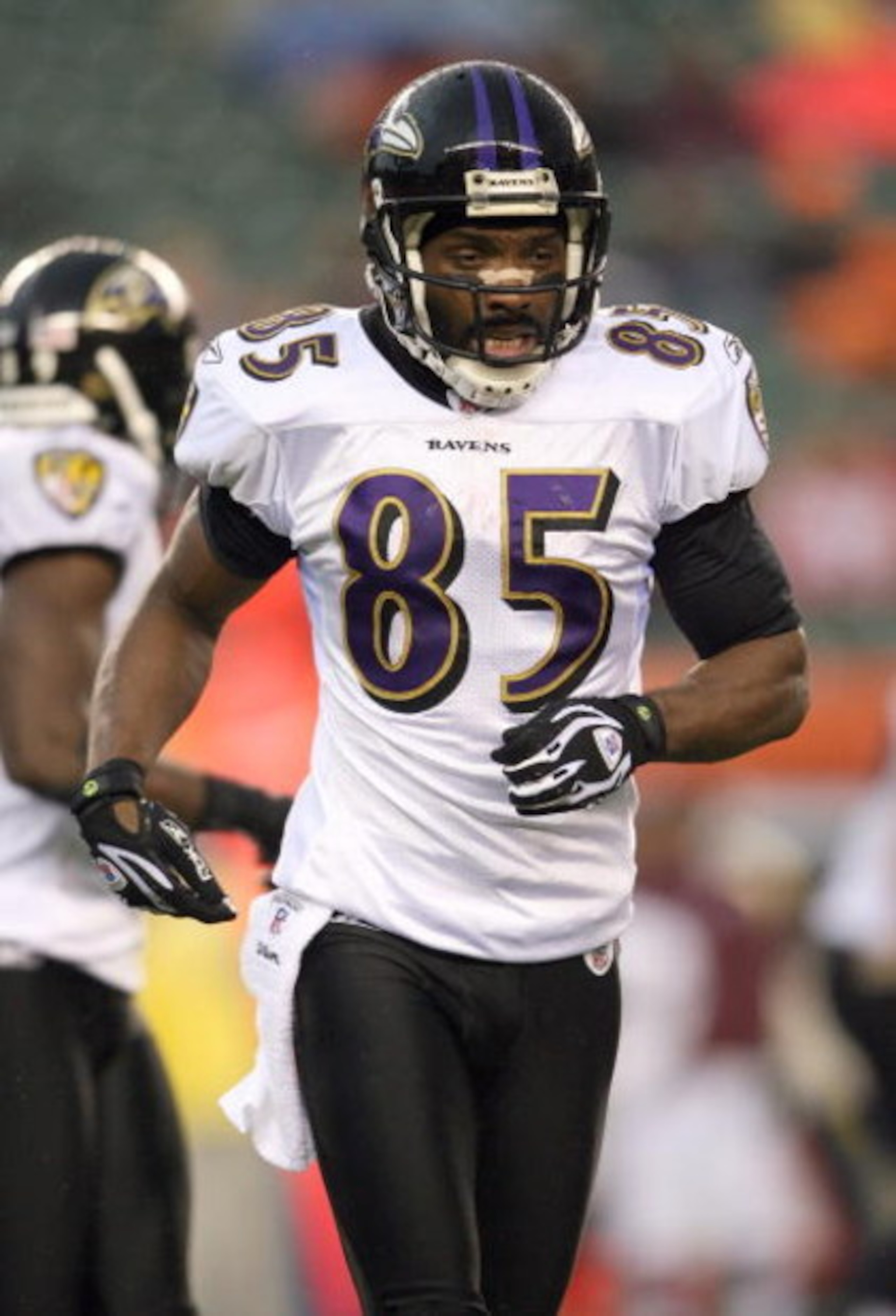 CINCINNATI - NOVEMBER 30:  Derrick Mason #85 of the Baltimore Ravens jogs into position during their NFL game against the Cincinnati Bengals on November 30, 2008 at Paul Brown Stadium in Cincinnati, Ohio. The Ravens defeated the Bengals 34-3.(Photo by And