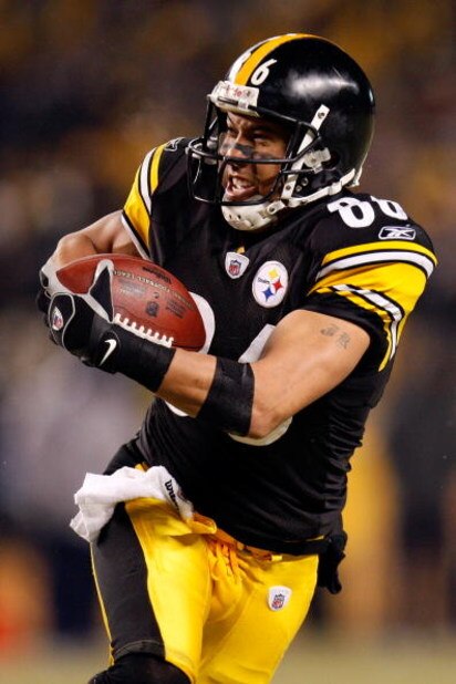 PITTSBURGH - JANUARY 11:  Hines Ward #86 of the Pittsburgh Steelers runs for yards after the catch against the San Diego Chargers during their AFC Divisional Playoff Game on January 11, 2009 at Heinz Field in Pittsburgh, Pennsylvania.  (Photo by Gregory S