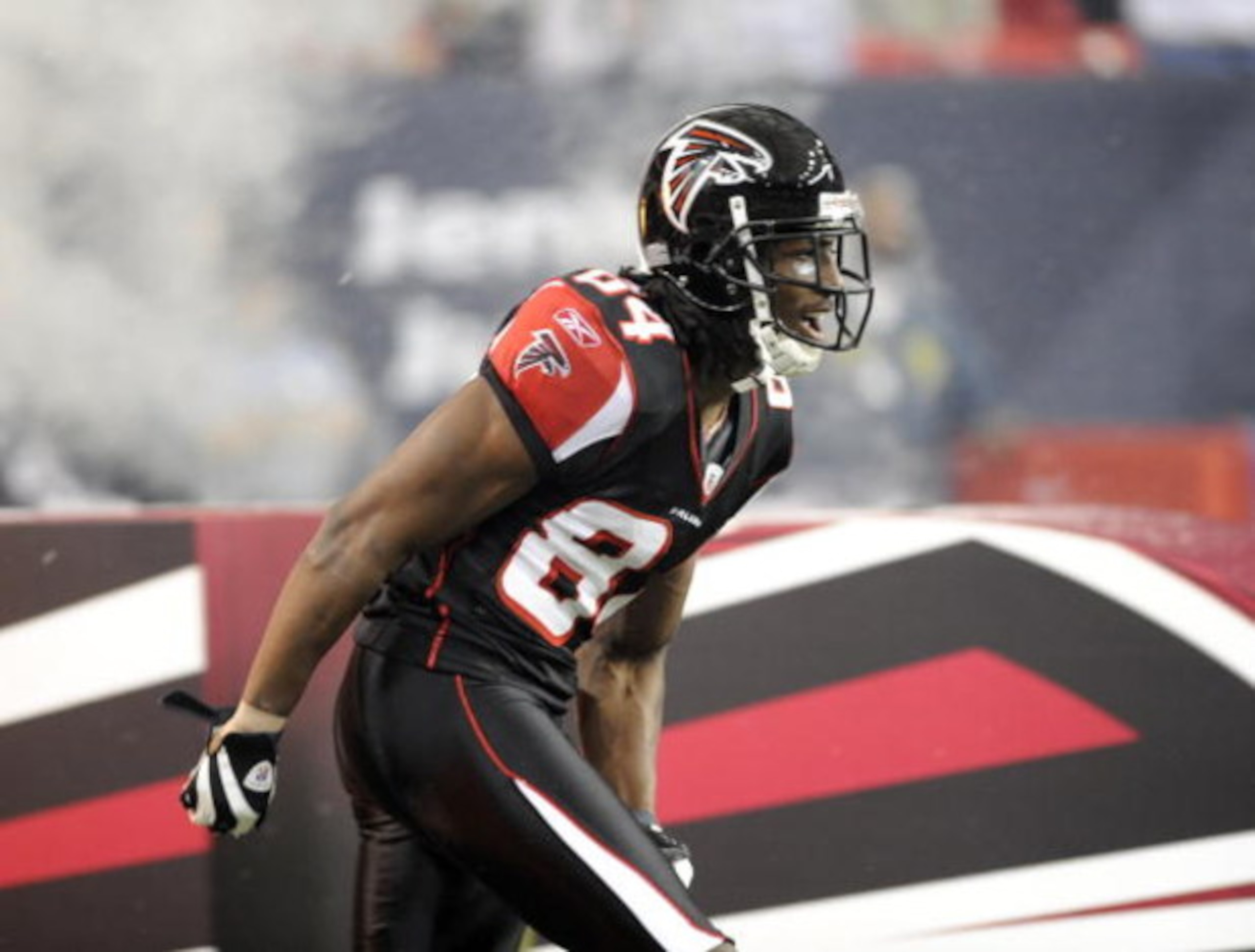 ATLANTA - NOVEMBER 23: Wide receiver Roddy White #84 of the Atlanta Falcons enters the field for play against the Carolina Panthers at the Georgia Dome on November 23, 2008 in Atlanta, Georgia.  (Photo by Al Messerschmidt/Getty Images) 