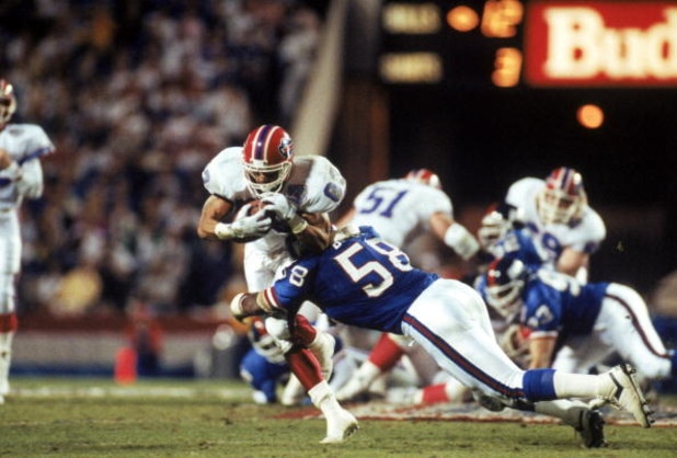 TAMPA, FL - JANUARY 27:  Linebacker Carl Banks #58 of the New York Giants tackles wide receiver Andre Reed #83 of the Buffalo Bills in the second quarter of Super Bowl XXV at Tampa Stadium on January 27, 1991 in Tampa, Florida.  The Giants won 20-19.  (Ph