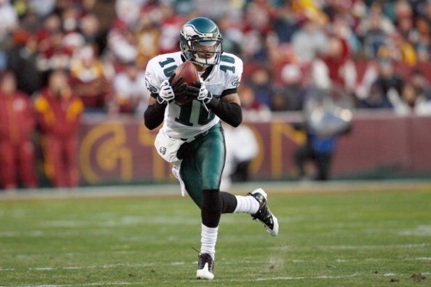 LANDOVER, MD - DECEMBER 21:  DeSean Jackson #10 of the Philadelphia Eagles catches the ball during the game against the Washington Redskins on December 21, 2008 at FedEx Field in Landover, Maryland.  (Photo by Kevin C. Cox/Getty Images)