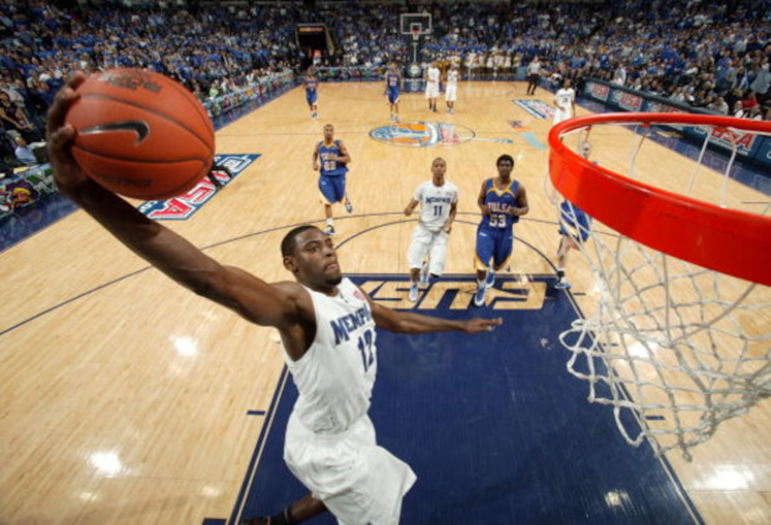MEMPHIS, TN - MARCH 14: Tyreke Evans #12 of the Memphis Tigers dunks in a game against the Tulsa Golden Hurricane during the Championship of the Conference USA Basketball Tournament at FedExForum on March 14, 2009 in Memphis, Tennessee. Memphis beat Tuls MEMPHIS, TN - MARCH 14: Tyreke Evans #12 of the Memphis Tigers dunks in a game against the Tulsa Golden Hurricane during the Championship of the Conference USA Basketball Tournament at FedExForum on March 14, 2009 in Memphis, Tennessee. Memphis beat Tuls