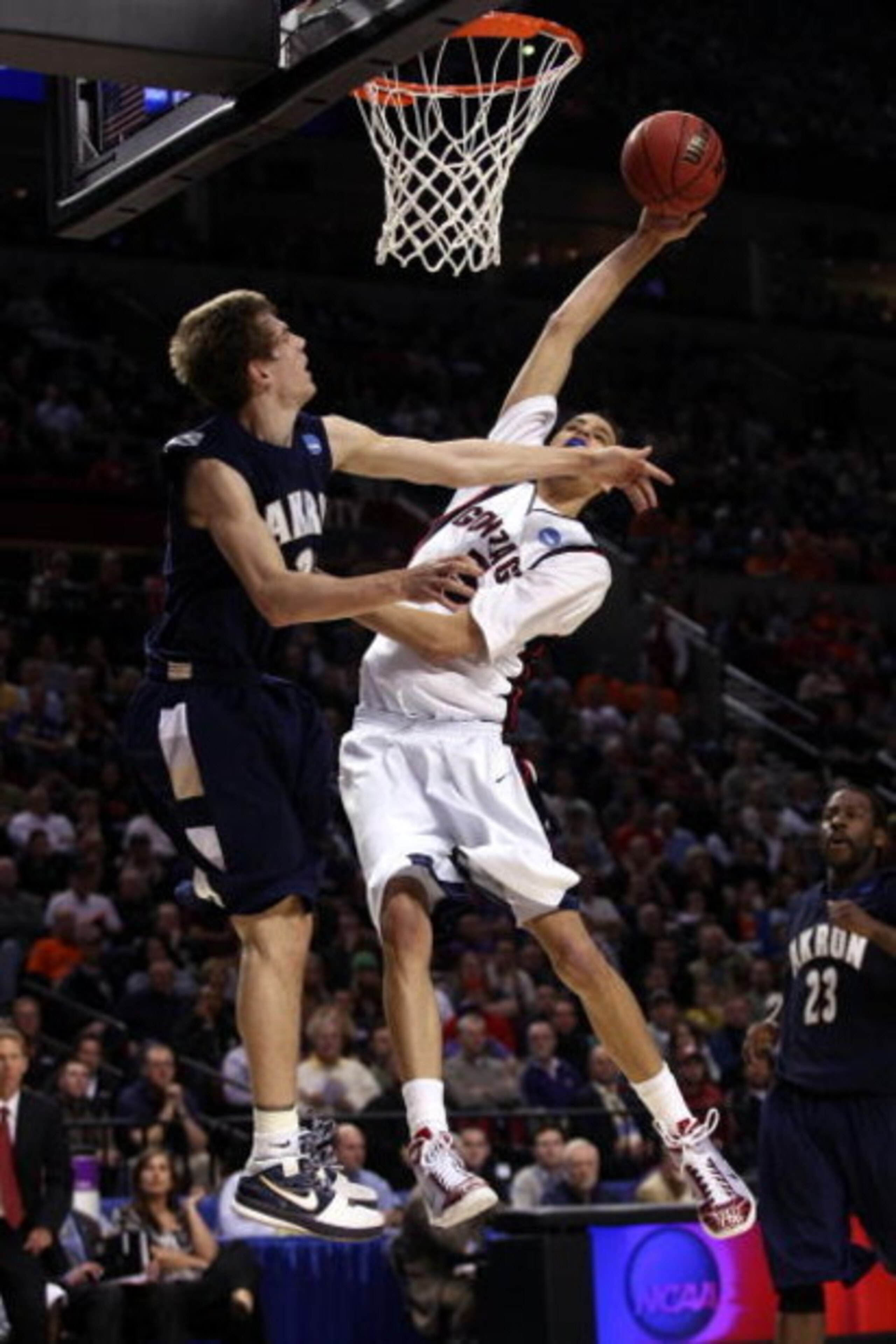 PORTLAND, OR - MARCH 19: Austin Daye #5 of the Gonzaga Bulldogs goes up for a dunk against Nate Linhart #33 of the Akron Zips in the second half during the first round of the NCAA Division I Men's Basketball Tournament at the Rose Garden on March 19, 200 PORTLAND, OR - MARCH 19: Austin Daye #5 of the Gonzaga Bulldogs goes up for a dunk against Nate Linhart #33 of the Akron Zips in the second half during the first round of the NCAA Division I Men's Basketball Tournament at the Rose Garden on March 19, 200