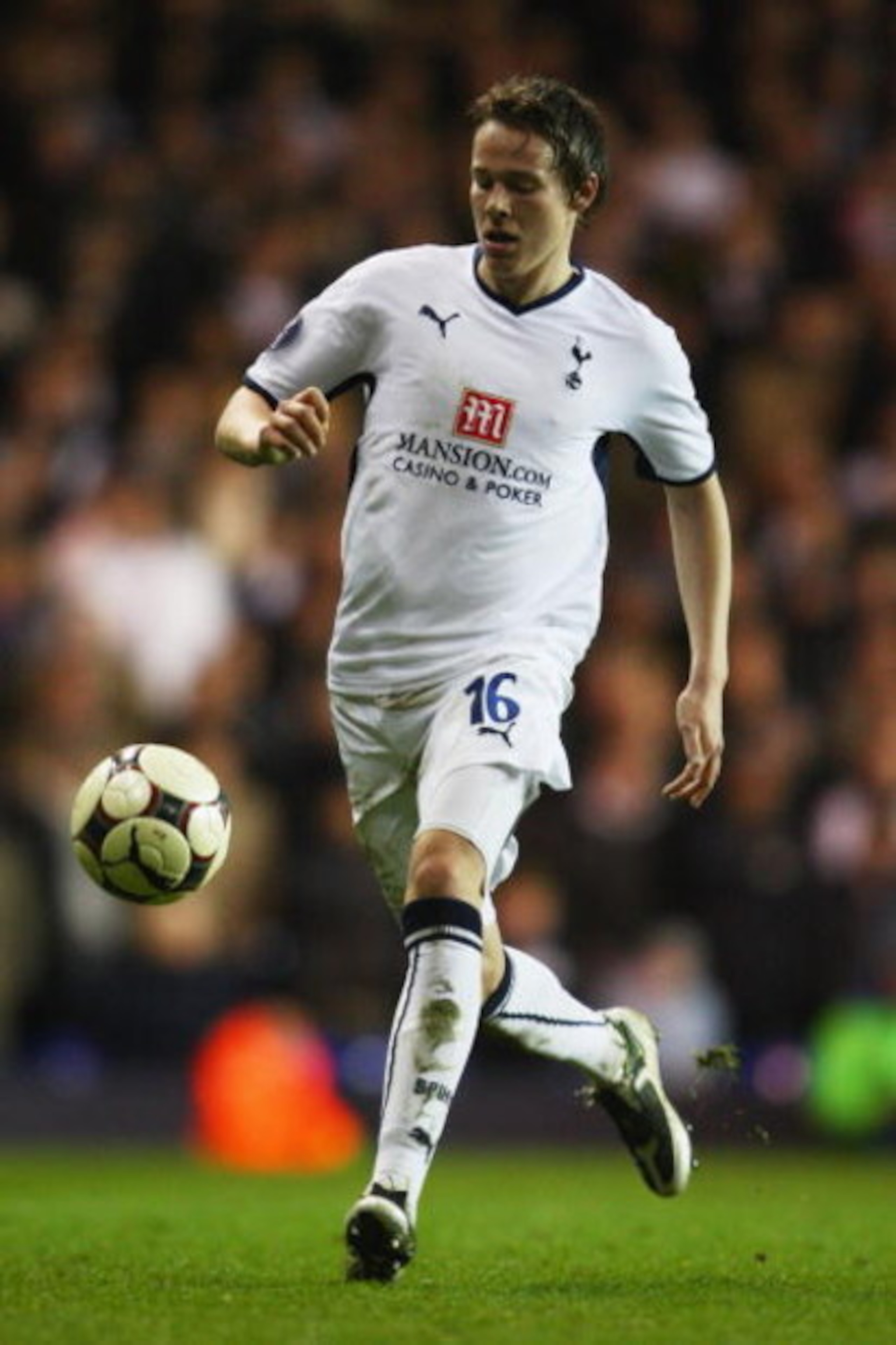 LONDON - DECEMBER 18:  Chris Gunter of Spurs runs with the ball during the UEFA Cup Group D match between Tottenham Hotspur and Spartak Moscow at White Hart Lane on December 18, 2008 in London, England.  (Photo by Jamie McDonald/Getty Images)
