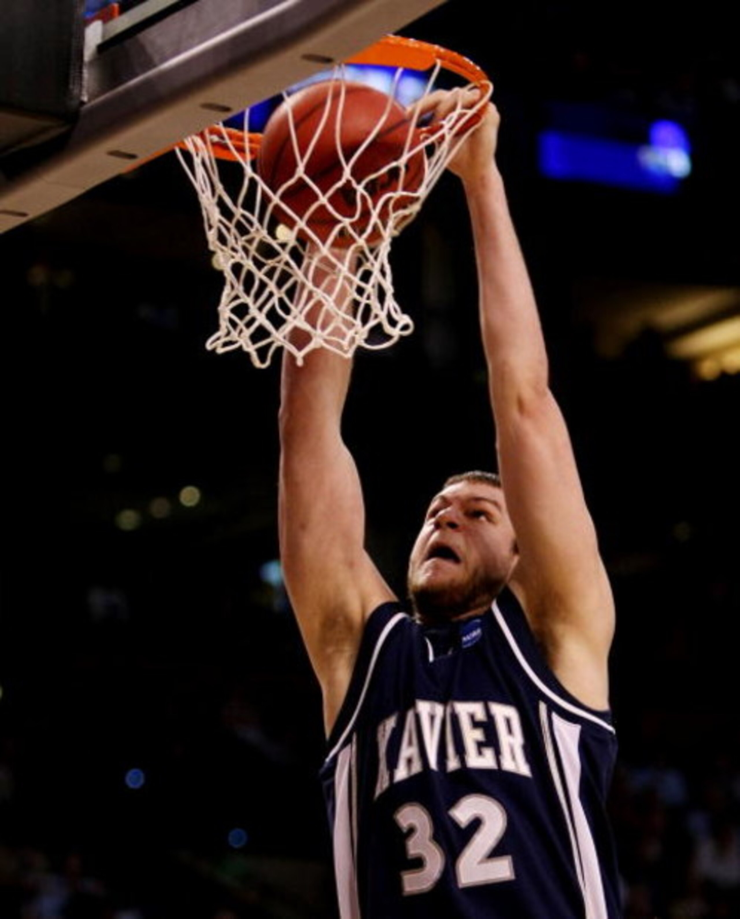 BOSTON - MARCH 26:  Kenny Frease #32 of the Xavier Musketeers dunks against the Pittsburgh Panthers during the NCAA Men's Basketball Tournament East Regionals at TD Banknorth Garden on March 26, 2009 in Boston, Massachusetts.  (Photo by Elsa/Getty Images)