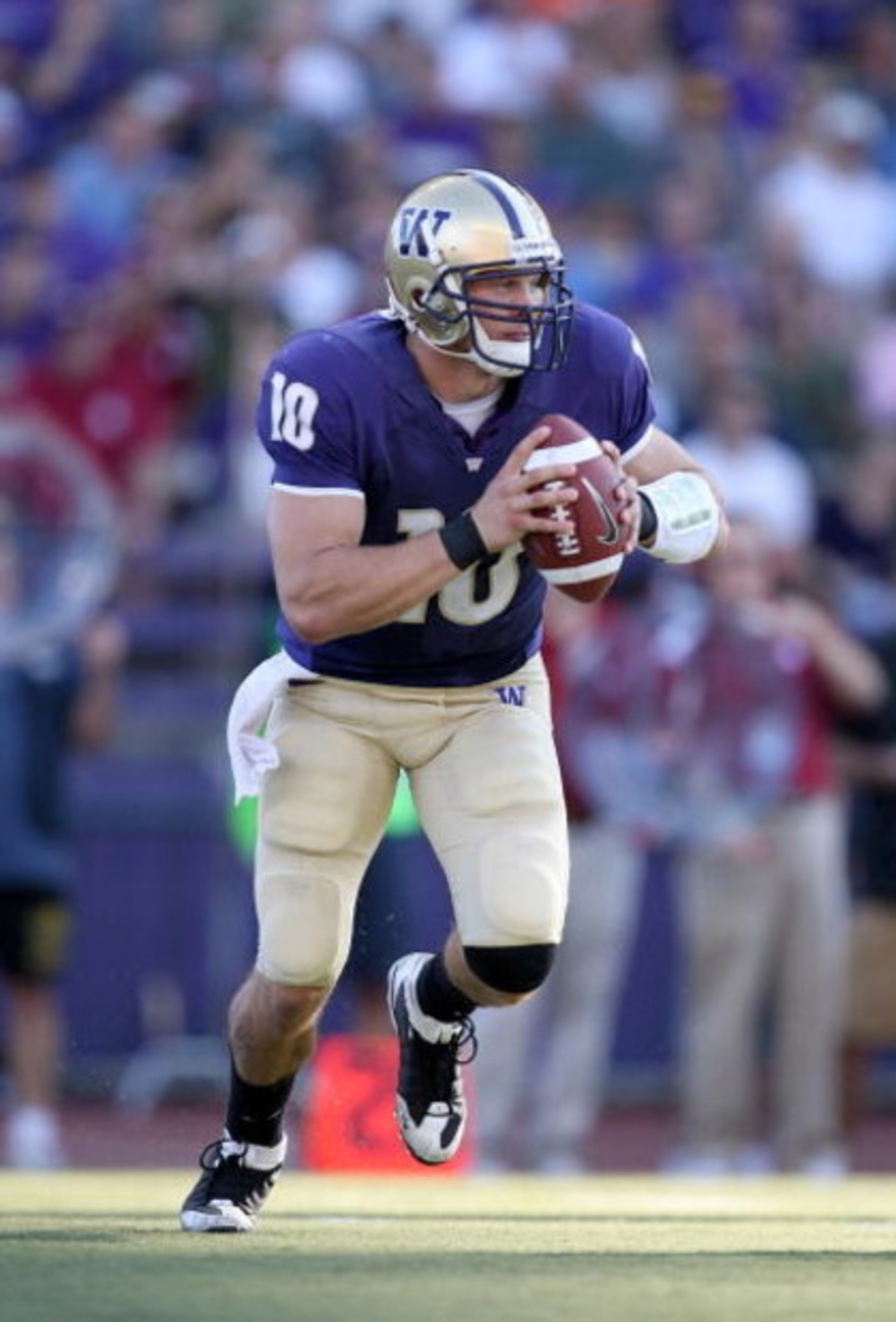 SEATTLE - SEPTEMBER 13:  Quarterback Jake Locker #10 of the Washington Huskies during the game against the Oklahoma Sooners on September 13, 2008 at Husky Stadium in Seattle, Washington. The Sooners defeated the Huskies 55-14.(Photo by Otto Greule Jr/Gett