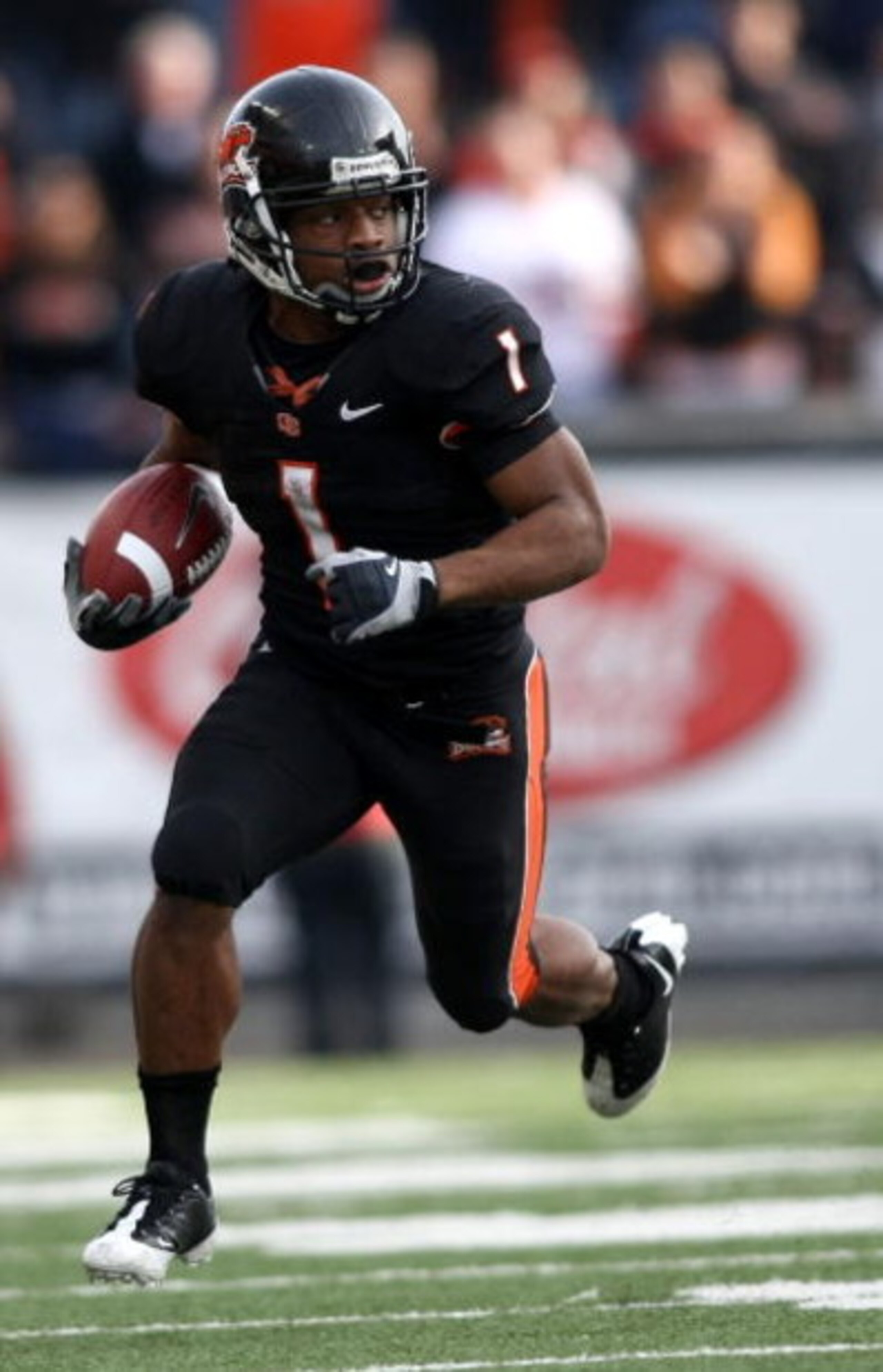 CORVALLIS, OR - NOVEMBER 15:  Jacquizz Rodgers #1 of the Oregon State Beavers runs with the ball against the California Golden Bears at Reser Stadium on November 15, 2008 in Corvalis, Oregon.  (Photo by Jonathan Ferrey/Getty Images)