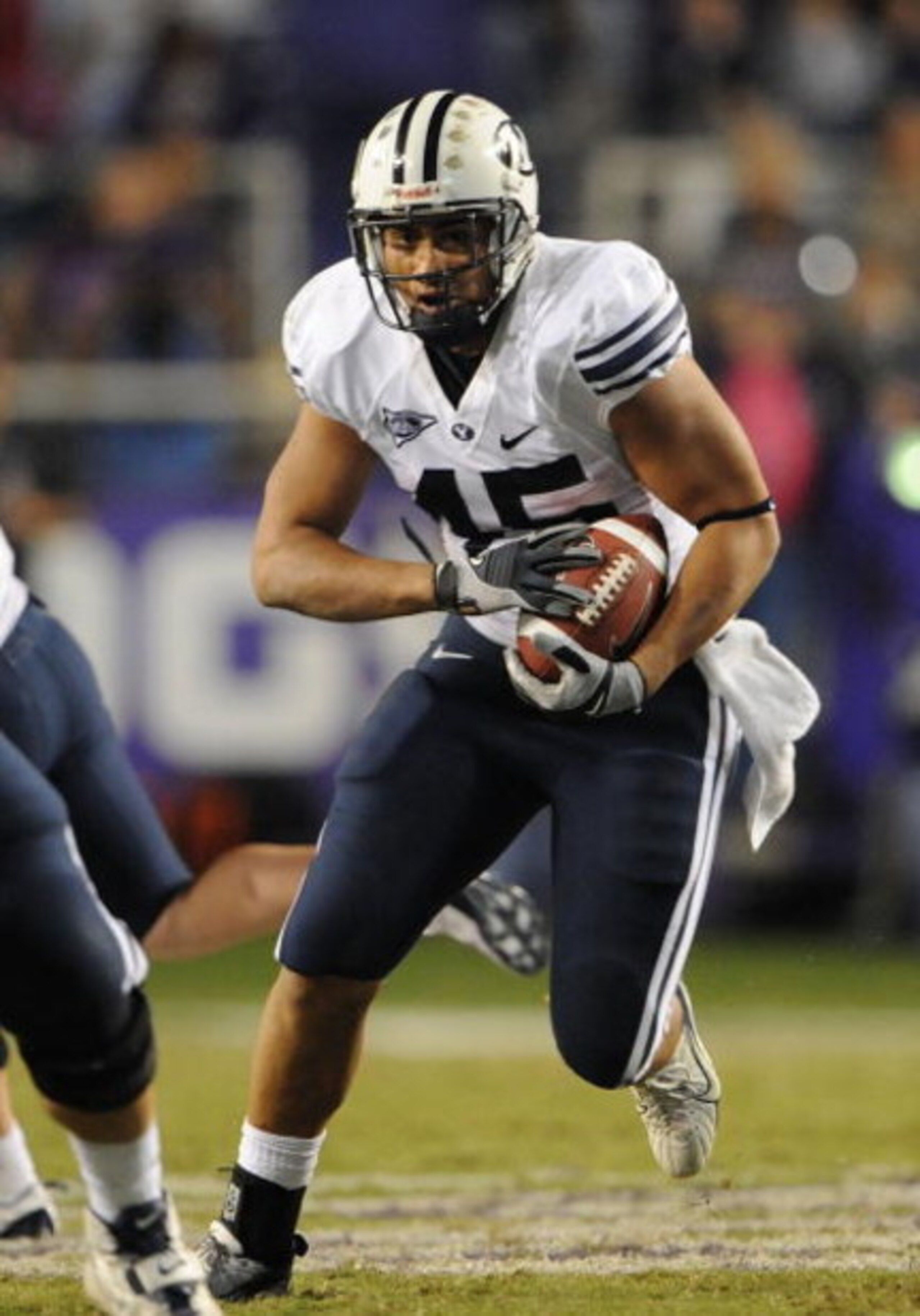 FORT WORTH, TX - OCTOBER 16:  Running back Harvey Unga #45 of the BYU Cougars runs against the TCU Horned Frogs at Amon G. Carter Stadium on October 16, 2008 in Fort Worth, Texas.  (Photo by Ronald Martinez/Getty Images)