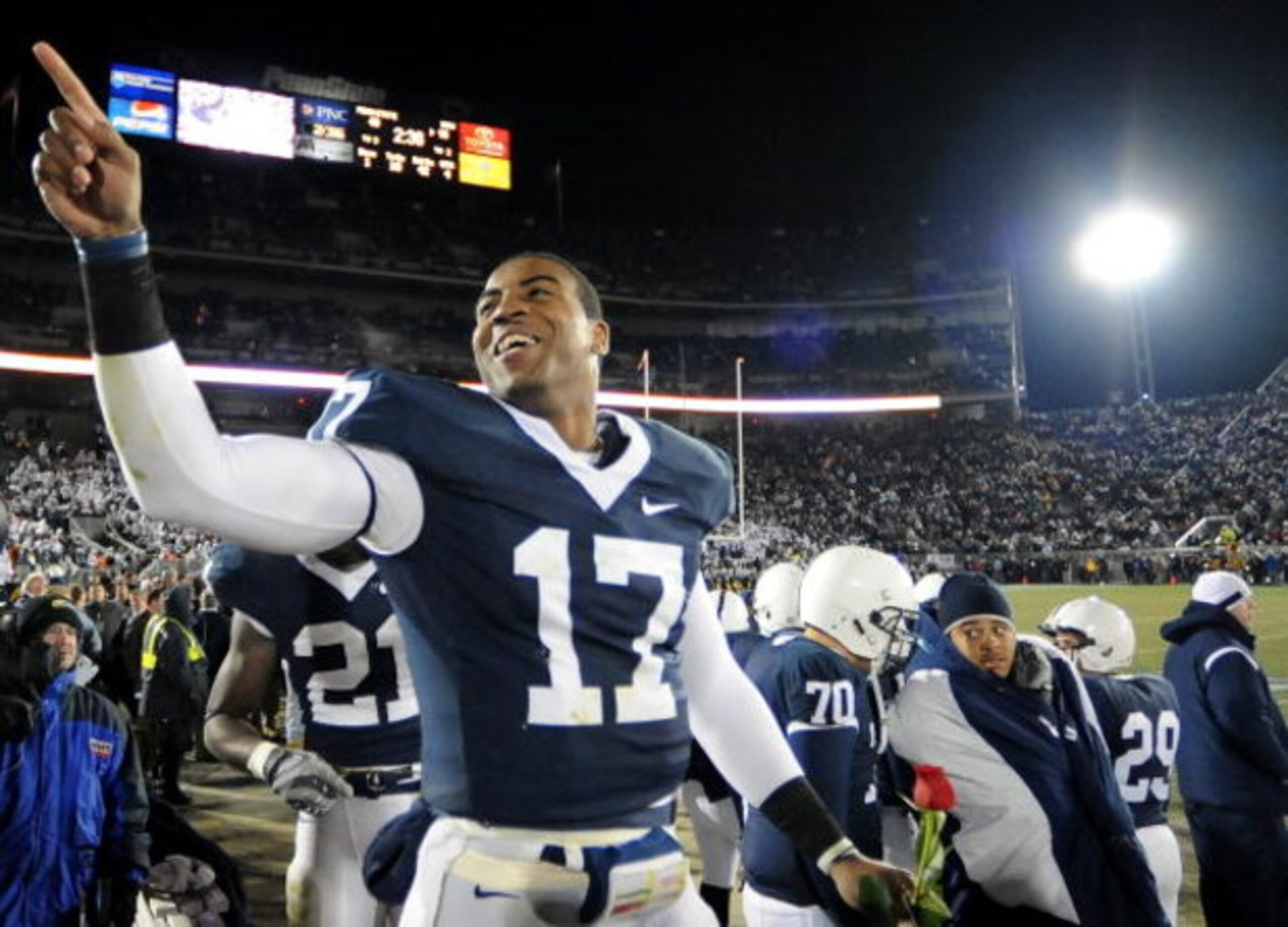 STATE COLLEGE, PA - NOVEMBER 22:  Darryl Clark #17 of the Penn State Nittany Lions celebrates after clinching the Big Ten title and a bid to the Rose Bowl after the game against the Michigan State Spartans on November 22, 2008 at Beaver Stadium in State C