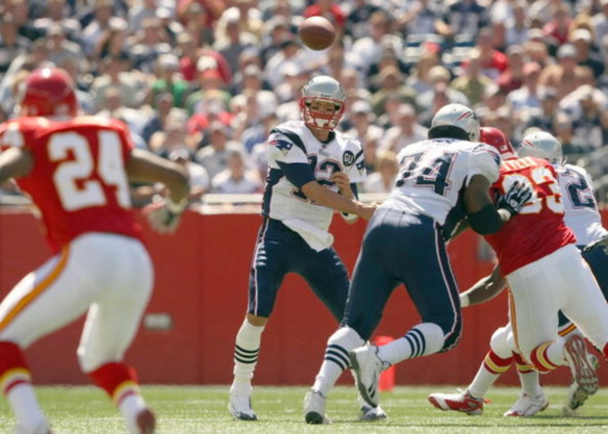 FOXBORO, MA - SEPTEMBER 7:  Quarterback Tom Brady #12 of the New England Patriots passes the ball up the middle during their NFL game against the Kansas City Chiefs on September 7, 2008 at Gillette Stadium in Foxboro, Massachusetts. The Patriots defeated 