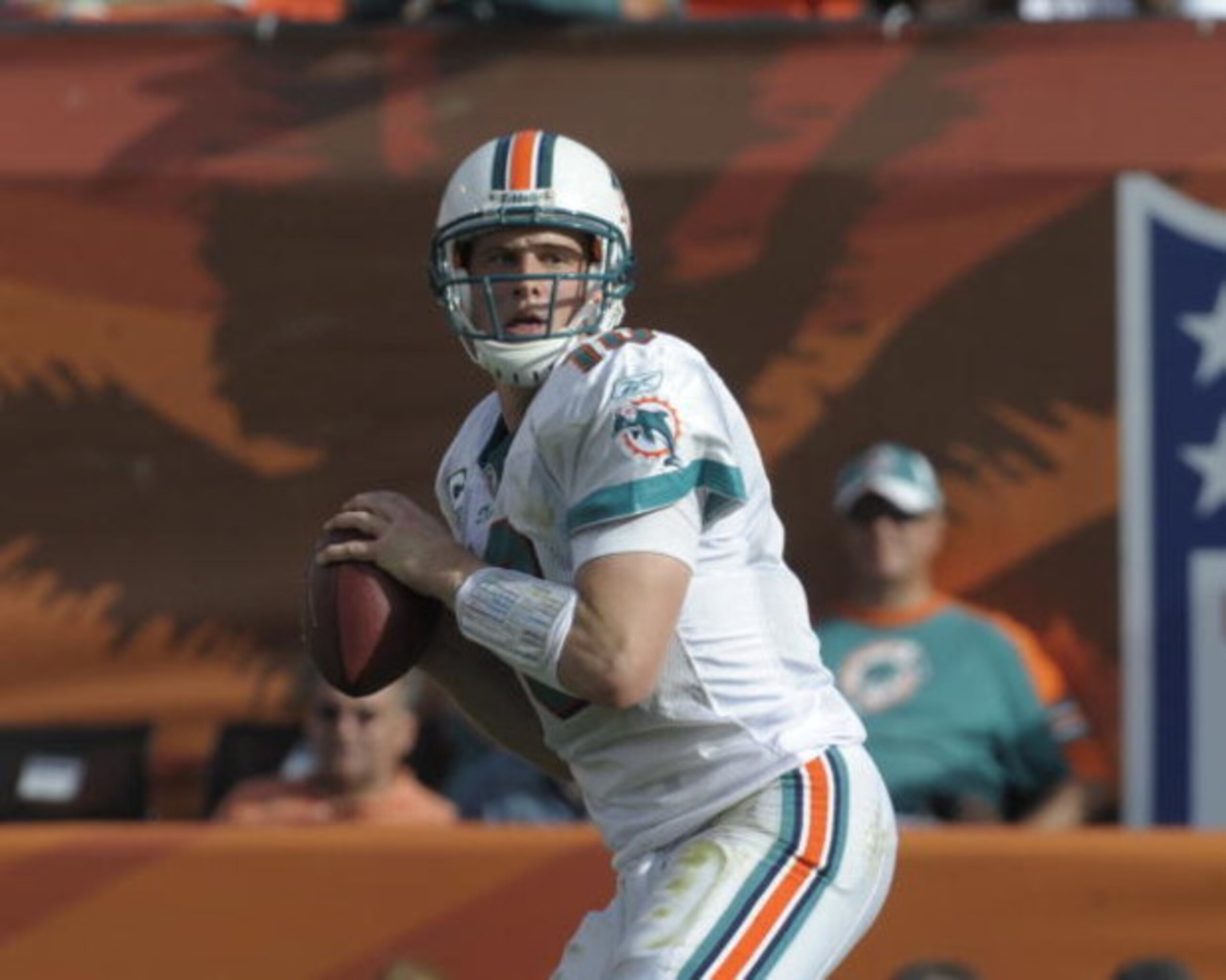 MIAMI, FL - JANUARY 4:  Quarterback Chad Pennington #10 of the Miami Dolphins looks to pass against the Baltimore Ravens in an NFL Wildcard Playoff Game at Dolphins Stadium on January 4, 2009 in Miami, Florida.  (Photo by Al Messerschmidt/Getty Images) 