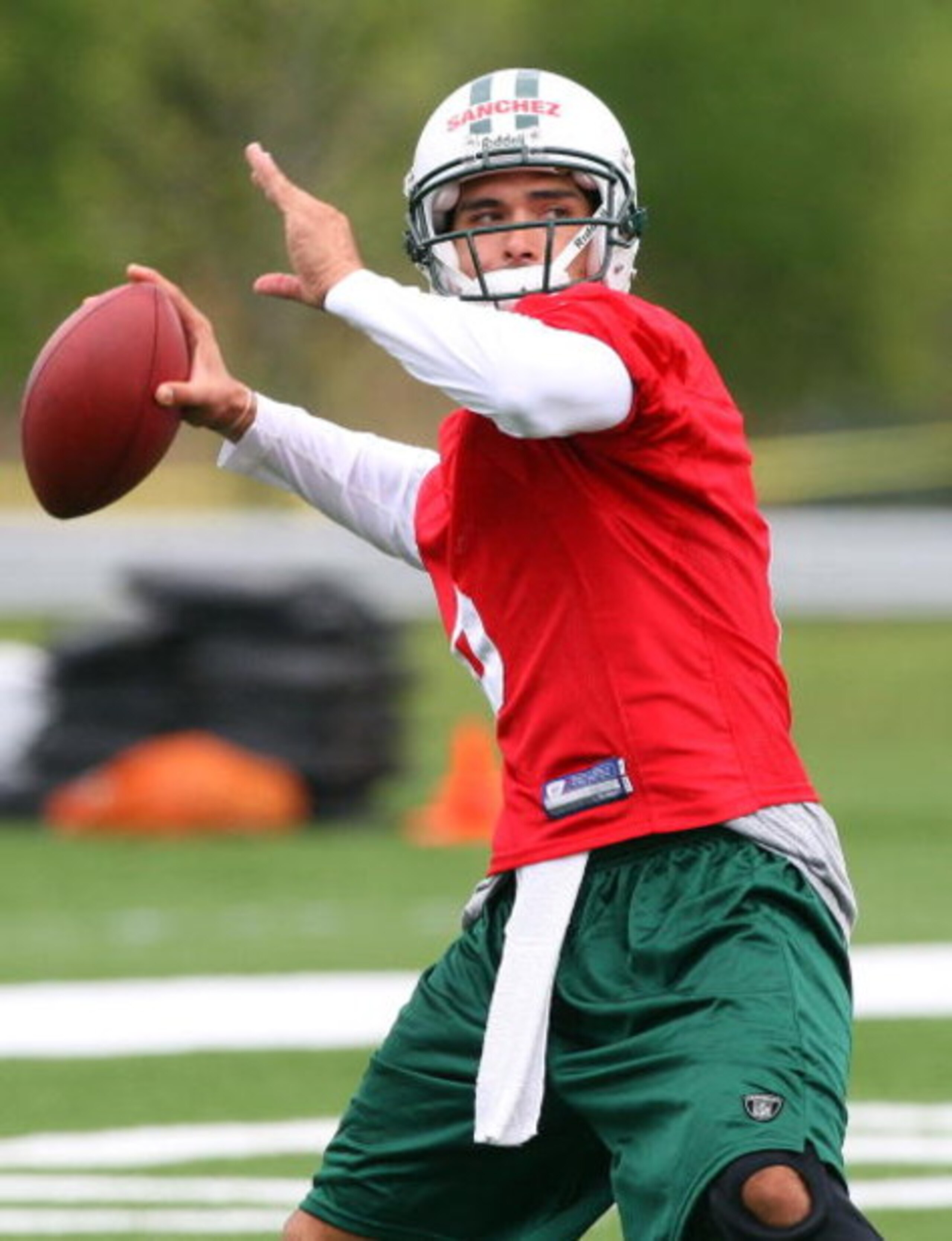 FLORHAM PARK, NJ - MAY 02:  Quarterback Mark Sanchez #6 of the New York Jets throws a pass during minicamp on May 2, 2009 at the Atlantic Health Jets Training Center in Florham Park, New Jersey.  (Photo by Jim McIsaac/Getty Images)