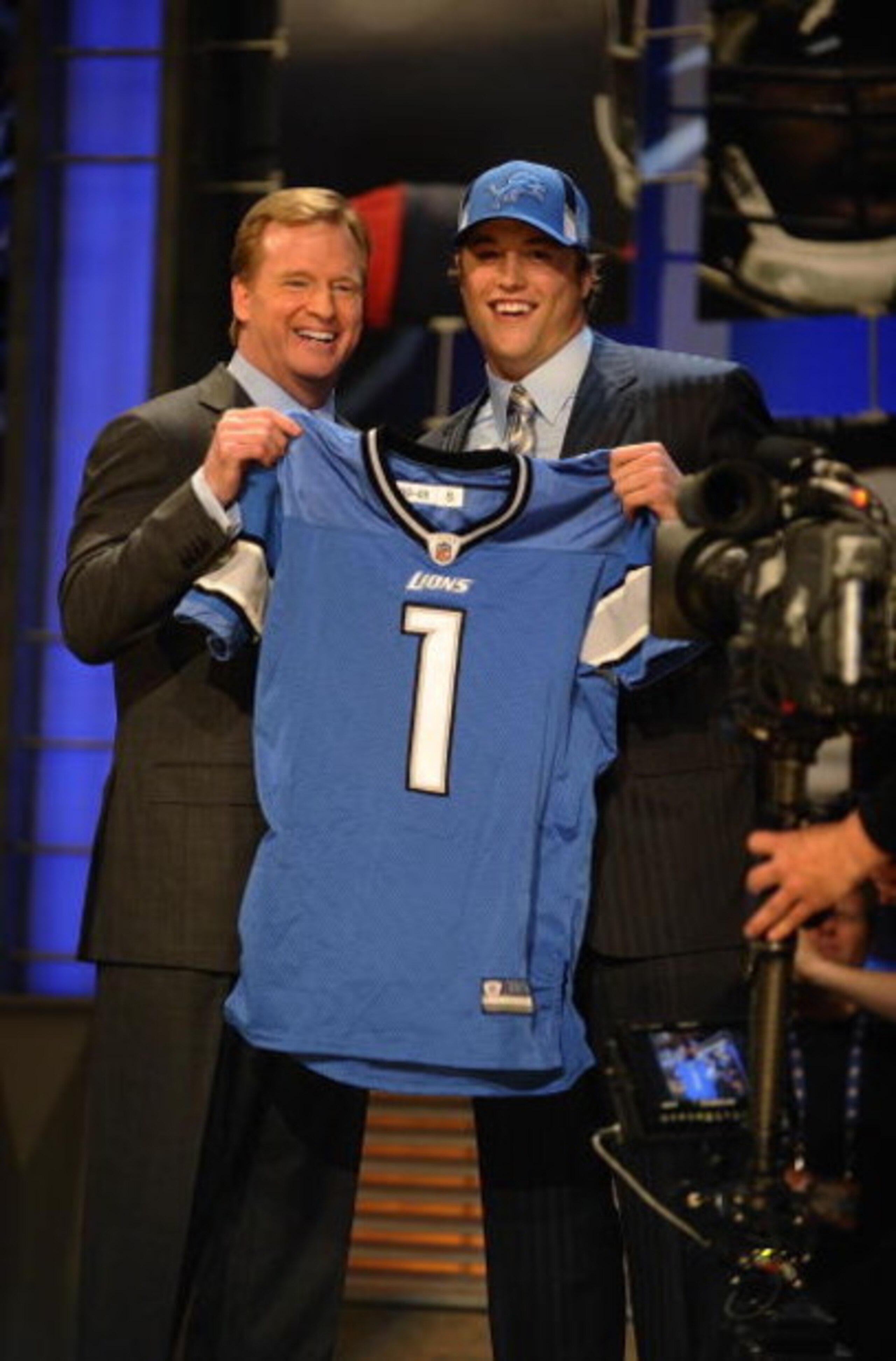 NEW YORK - APRIL 25:  NFL Commissioner Roger Goodell stands with Detroit Lions #1 draft pick Matthew Stafford at  Radio City Music Hall for the 2009 NFL Draft on April 25, 2009 in New York City  (Photo by Jeff Zelevansky/Getty Images)
