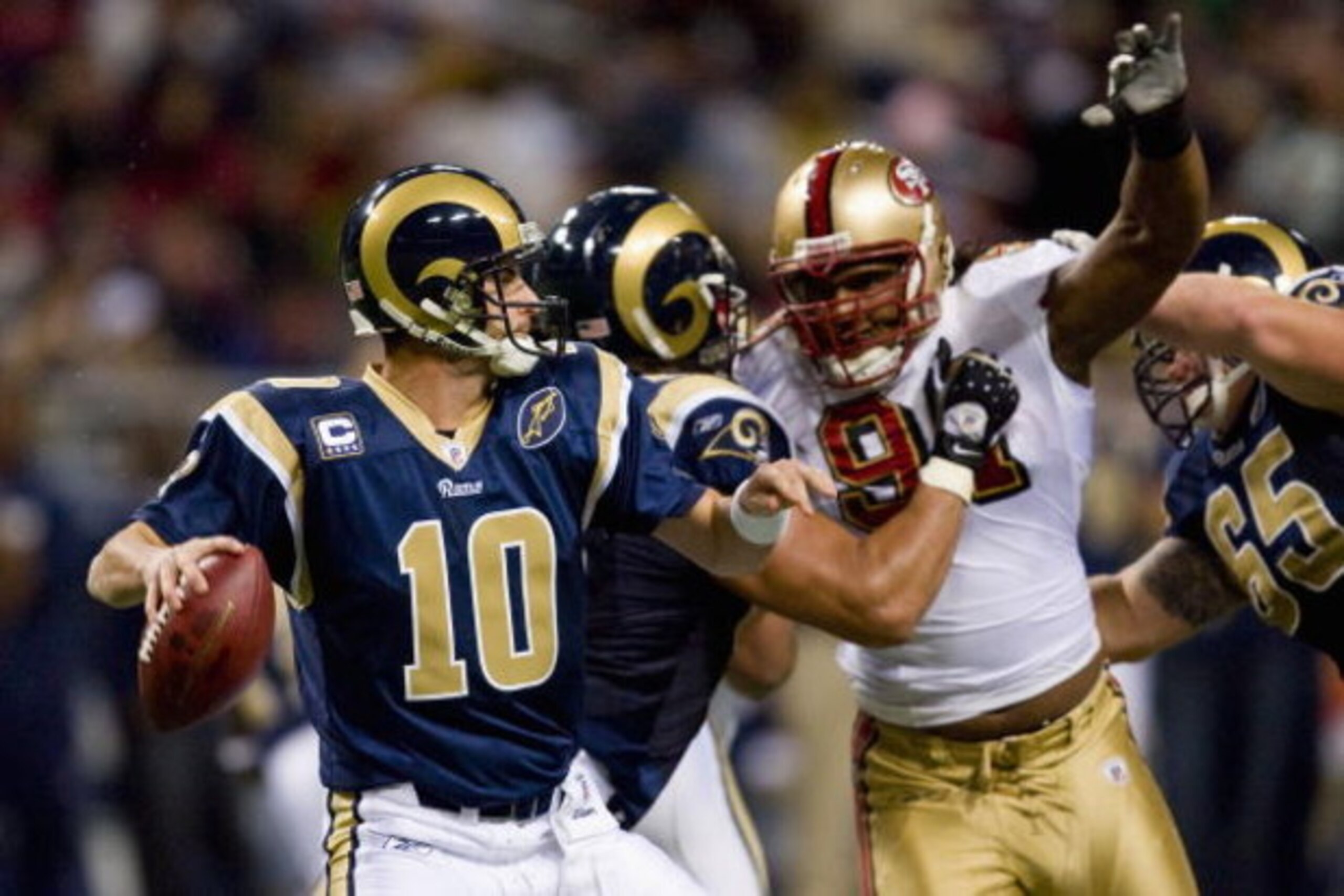 ST. LOUIS, MO - DECEMBER 21: Marc Bulger #10 of the St. Louis Rams looks to pass against the San Francisco 49ers at the Edward Jones Dome on December 21, 2008 in St. Louis, Missouri.  The 49ers beat the Rams 17-16.  (Photo by Dilip Vishwanat/Getty Images)