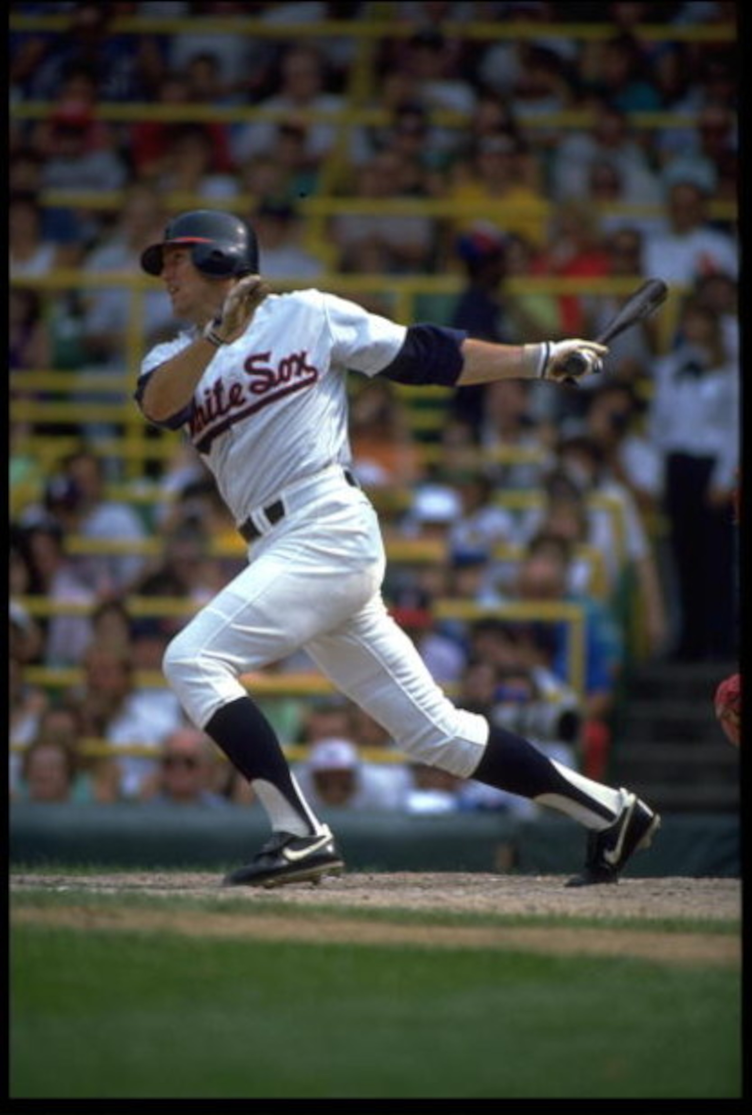 1990:  CHICAGO WHITE SOX CATCHER CARLTON FISK MAKES CONTACT WITH A PITCH DURING THE WHITE SOX GAME AT COMISKEY PARK IN CHICAGO, ILLINOIS.  MANDATORY CREDIT:  JONATHAN DANIEL/ALLSPORT USA