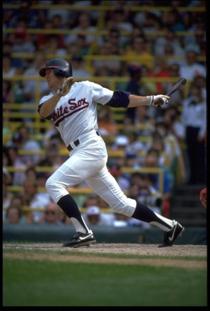 1990:  CHICAGO WHITE SOX CATCHER CARLTON FISK MAKES CONTACT WITH A PITCH DURING THE WHITE SOX GAME AT COMISKEY PARK IN CHICAGO, ILLINOIS.  MANDATORY CREDIT:  JONATHAN DANIEL/ALLSPORT USA