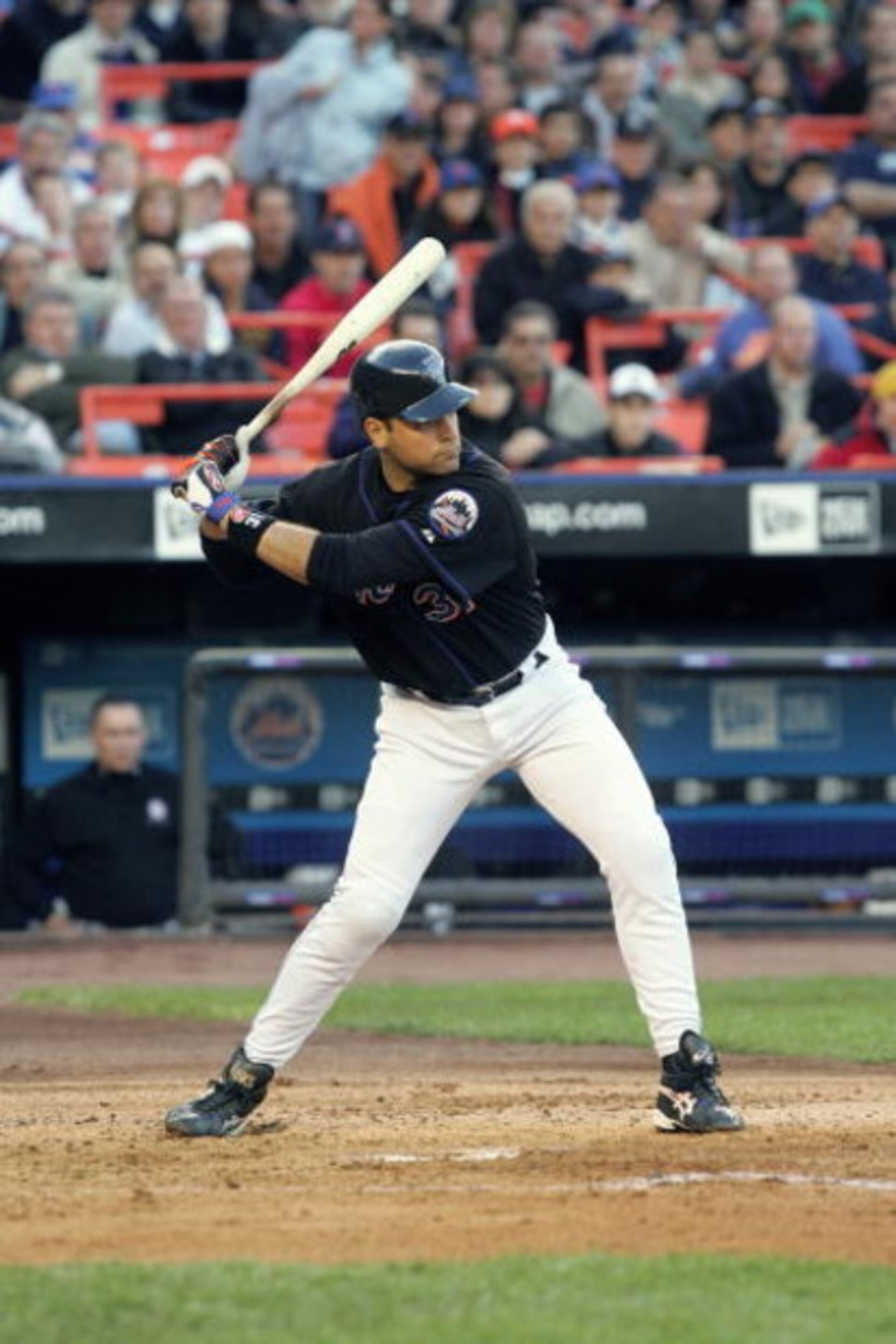 FLUSHING, NY - MAY 20:  Mike Piazza #31 of the New York Mets bats during the game with the New York Yankees at Shea Stadium on May 20, 2005 in Flushing, New York.The Yankees defeated the Mets 5-2.(Photo by Jim McIsaac /Getty Images)                    