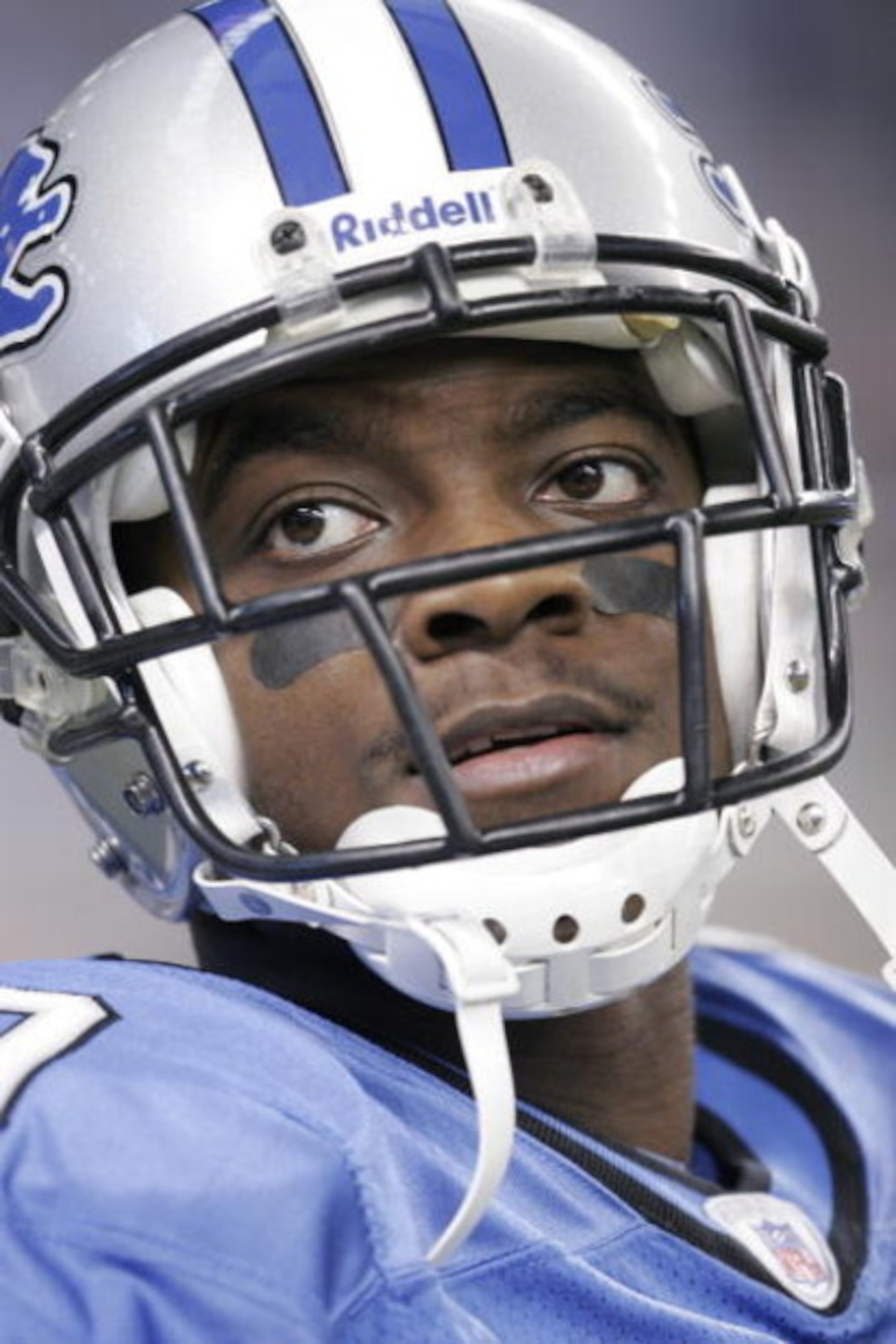 DETROIT - NOVEMBER 13:  Wide receiver Charles Rogers #80 of the Detroit Lions looks on against the Arizona Cardinals at Ford Field on November 13, 2005 in Detroit, Michigan. The Lions defeated the Cardinals 29-21. (Photo by Tom Pidgeon/Getty Images)