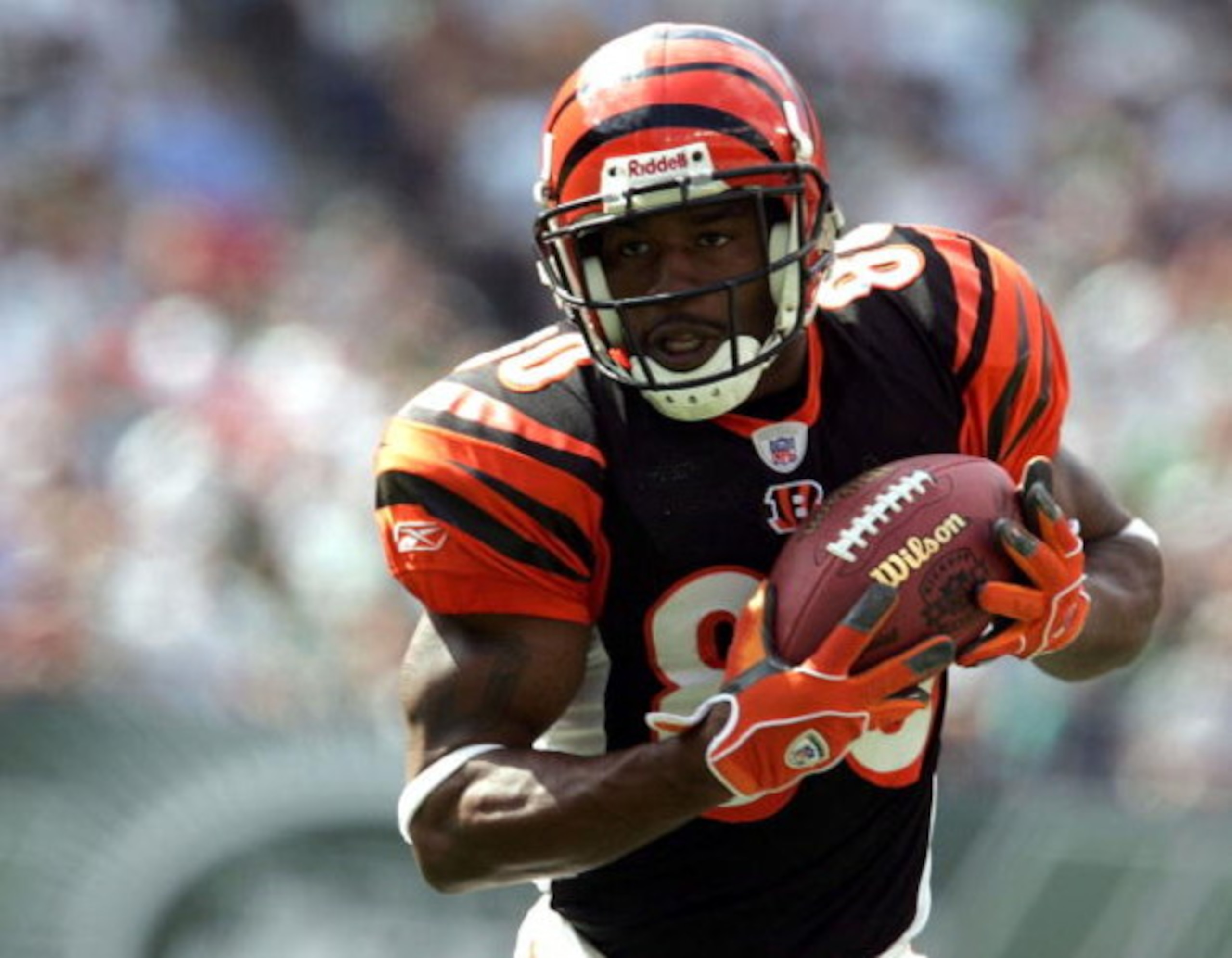 EAST RUTHERFORD, NJ - SEPTEMBER 12:  Peter Warrick #80 of the Cincinnati Bengals makes the catch and carries the ball in the third quarter against New York Jets on September 12, 2004 at Giants Stadium in East Rutherford, New Jersey. The Jets defeated the 