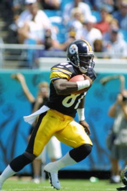 09 Sep 2001:   Troy Edwards #81 of the Pittsburgh Steelers returns a kick against the Jacksonville Jaguars at Alltel Stadium in Jacksonville, Florida.  The Jaguars defeated the Steelers 21-3. DIGITAL IMAGE.  Mandatory Credit:  Scott Halleran/Allsport.
