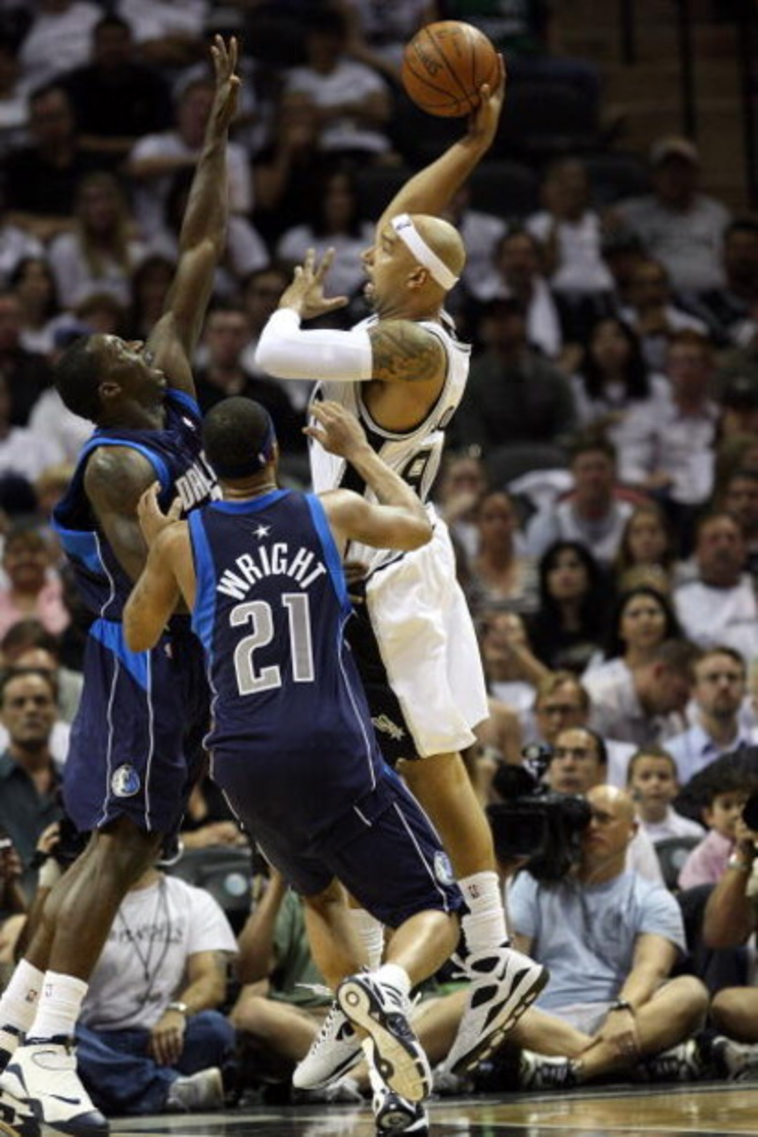 SAN ANTONIO - APRIL 18:  Center Drew Gooden #90 of the San Antonio Spurs takes a shot against Brandon Bass #32 and Antoine Wright #21 of the Dallas Mavericks in Game One of the Western Conference Quarterfinals during the 2009 NBA Playoffs at AT&T Center o