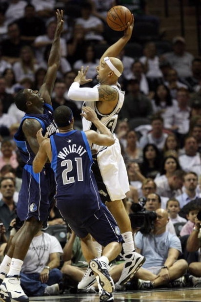 SAN ANTONIO - APRIL 18:  Center Drew Gooden #90 of the San Antonio Spurs takes a shot against Brandon Bass #32 and Antoine Wright #21 of the Dallas Mavericks in Game One of the Western Conference Quarterfinals during the 2009 NBA Playoffs at AT&T Center o