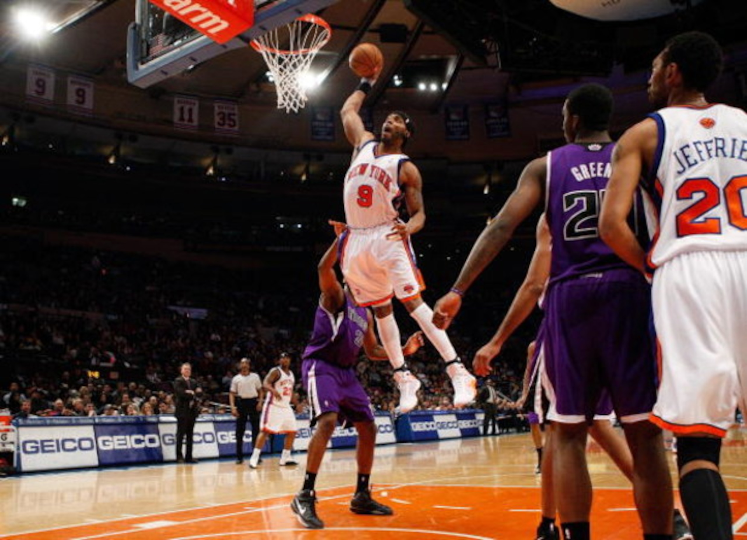 NEW YORK - MARCH 20:  Chris Wilcox #9 of the New York Knicks dunks the ball against the Sacramento Kingson March 20, 2009 at Madison Square Garden in New York City. NOTE TO USER: User expressly acknowledges and agrees that, by downloading and or using thi