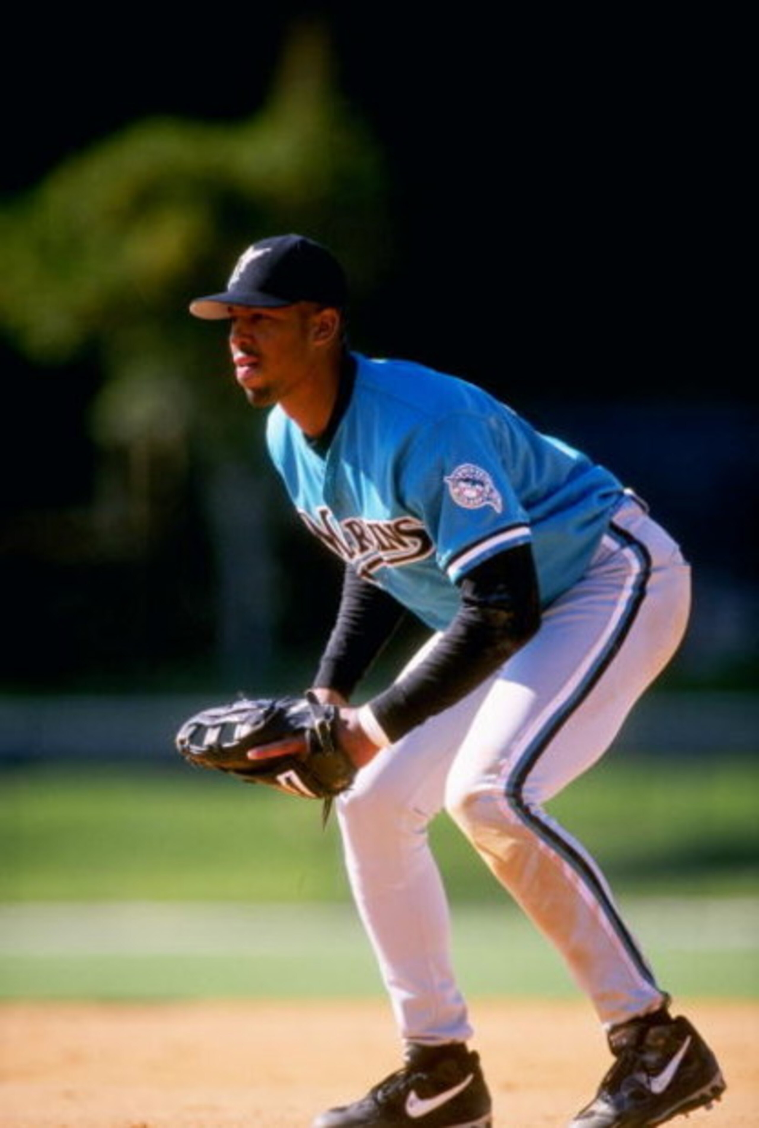 10 Mar 1998:  Derrek Lee of the Florida Marlins in action during the Marlins 4-3 spring training loss to the Los Angeles Dodgers at Holman Stadium in Vero Beach, Florida. Mandatory Credit: Matthew Stockman  /Allsport