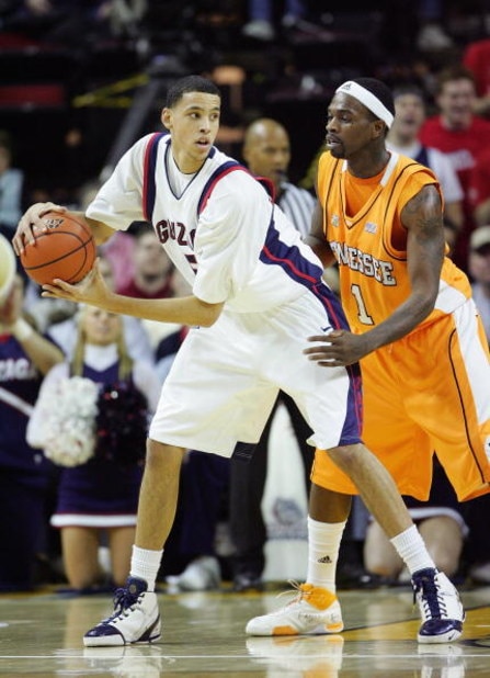 SEATTLE, WA - DECEMBER 29:  Austin Daye #5 of the Gonzaga Bulldogs holds the ball against the Tennessee Volunteers at the Key Arena on December 29, 2007 in Seattle, Washington. (Photo by Jonathan Ferrey/Getty Images)