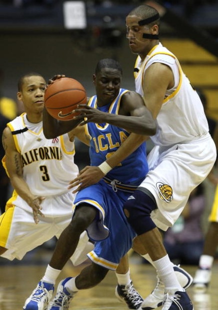 BERKELEY, CA - FEBRUARY 28:  Darren Collison #2 of the UCLA Bruins drives against Jerome Randle #3 and Jordan Wilkes #33 of the California Golden Bears during an NCAA Pac-10 basketball game on February 28, 2009 at Haas Pavillion in Berkeley, California.  