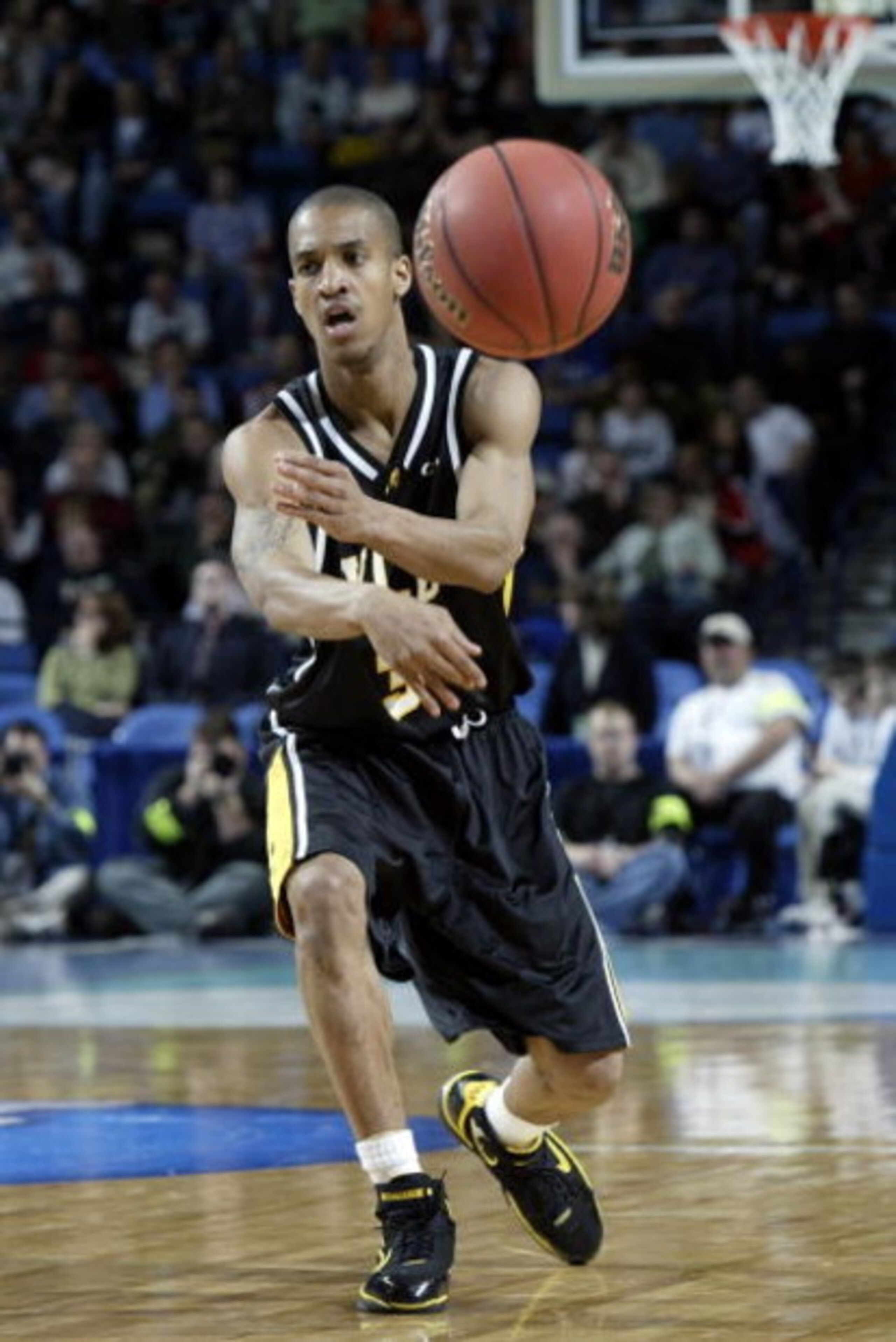 BUFFALO, NY - MARCH 15:  Eric Maynor #3 of the Virginia Commonwealth Rams pass the ball against the Duke Blue Devils during round one of the NCAA Men's Basketball Tournament at the HSBC Arena on March 15, 2007  in Buffalo, New York.  (Photo by Rick Stewar
