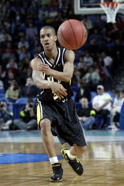 BUFFALO, NY - MARCH 15:  Eric Maynor #3 of the Virginia Commonwealth Rams pass the ball against the Duke Blue Devils during round one of the NCAA Men's Basketball Tournament at the HSBC Arena on March 15, 2007  in Buffalo, New York.  (Photo by Rick Stewar