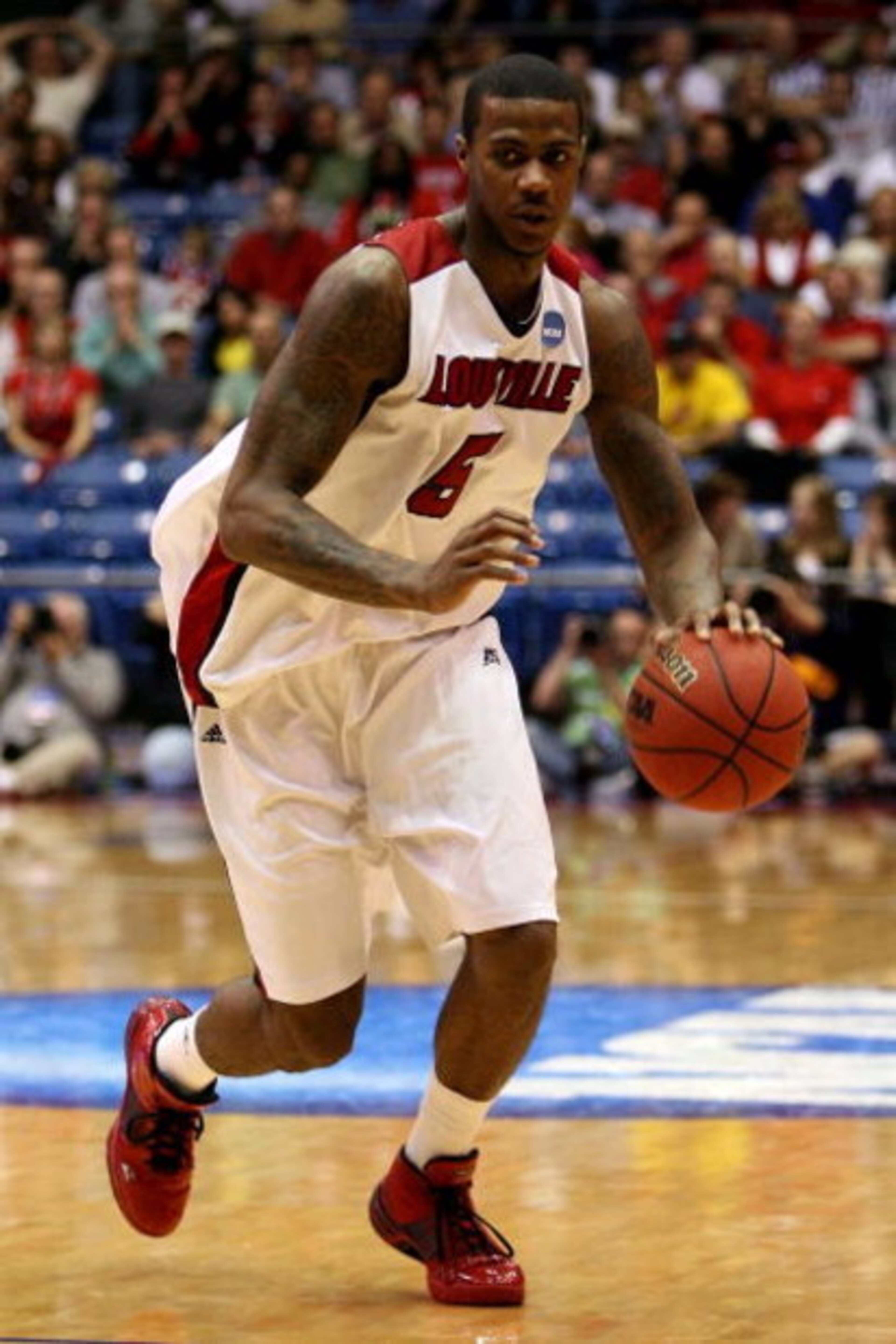 DAYTON, OH - MARCH 22: Earl Clark #5 of the Louisville Cardinals handles the ball against the Siena Saints during the second round of the NCAA Division I Men's Basketball Tournament at the University of Dayton Arena on March 22, 2009 in Dayton, Ohio. (Ph DAYTON, OH - MARCH 22: Earl Clark #5 of the Louisville Cardinals handles the ball against the Siena Saints during the second round of the NCAA Division I Men's Basketball Tournament at the University of Dayton Arena on March 22, 2009 in Dayton, Ohio. (Ph