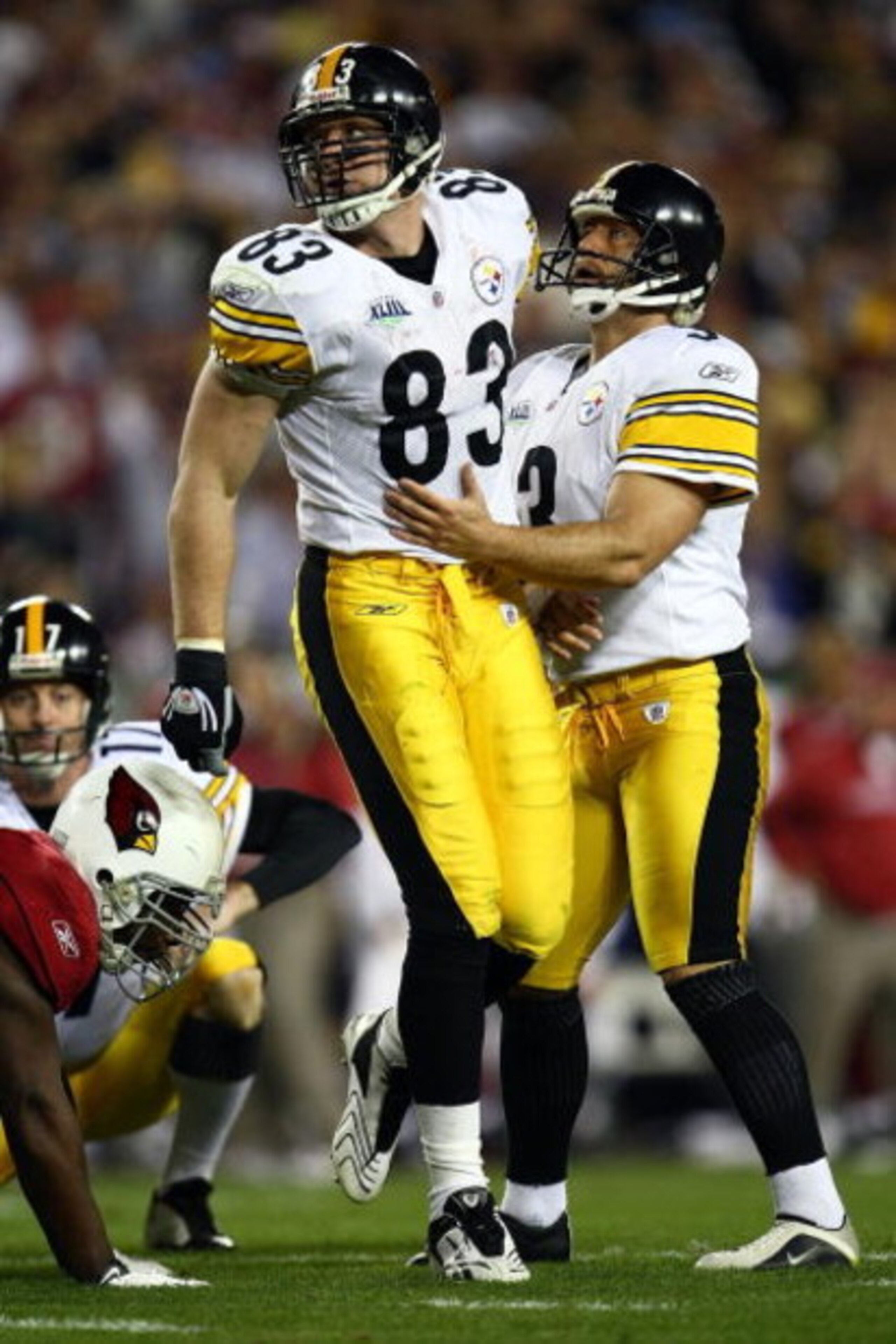 TAMPA, FL - FEBRUARY 01:  Tight end Heath Miller #83 of the Pittsburgh Steelers runs into kicker Jeff Reed #3 against the Arizona Cardinals during Super Bowl XLIII on February 1, 2009 at Raymond James Stadium in Tampa, Florida.  (Photo by Chris McGrath/Ge