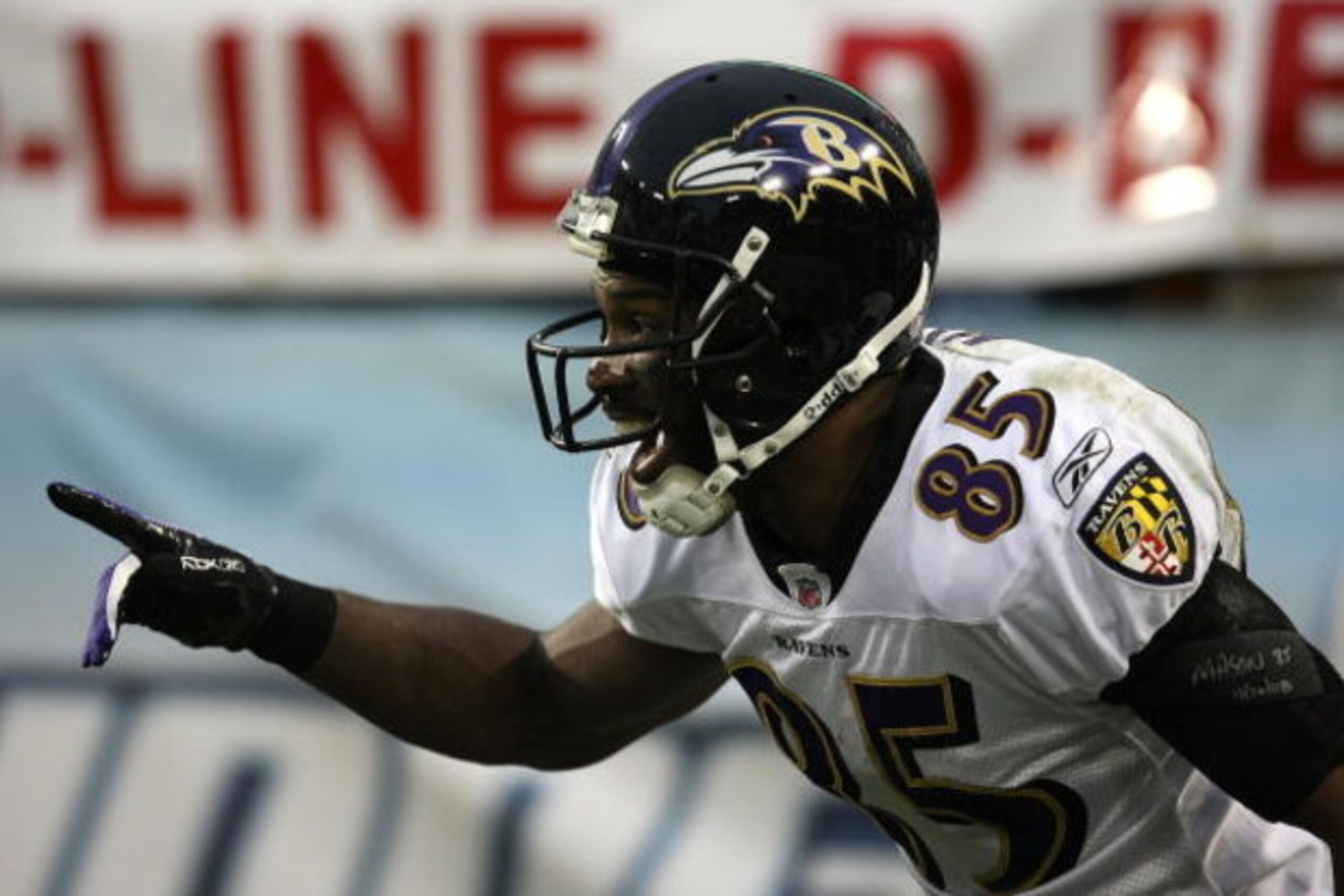NASHVILLE, TN - JANUARY 10:  Wide receiver Derrick Mason #85 of the Baltimore Ravens reacts after scoring on a 48-yard touchdown in the first quarter against the Tennessee Titans during the AFC Divisional Playoff Game on January 10, 2009 at LP Field in Na