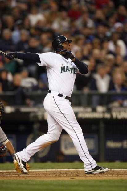 SEATTLE - APRIL 18:  Ken Griffey Jr. #24 of the Seattle Mariners bats against the Detroit Tigers during the game on April 18, 2009 at Safeco Field in Seattle, Washington. (Photo by Otto Greule Jr/Getty Images)