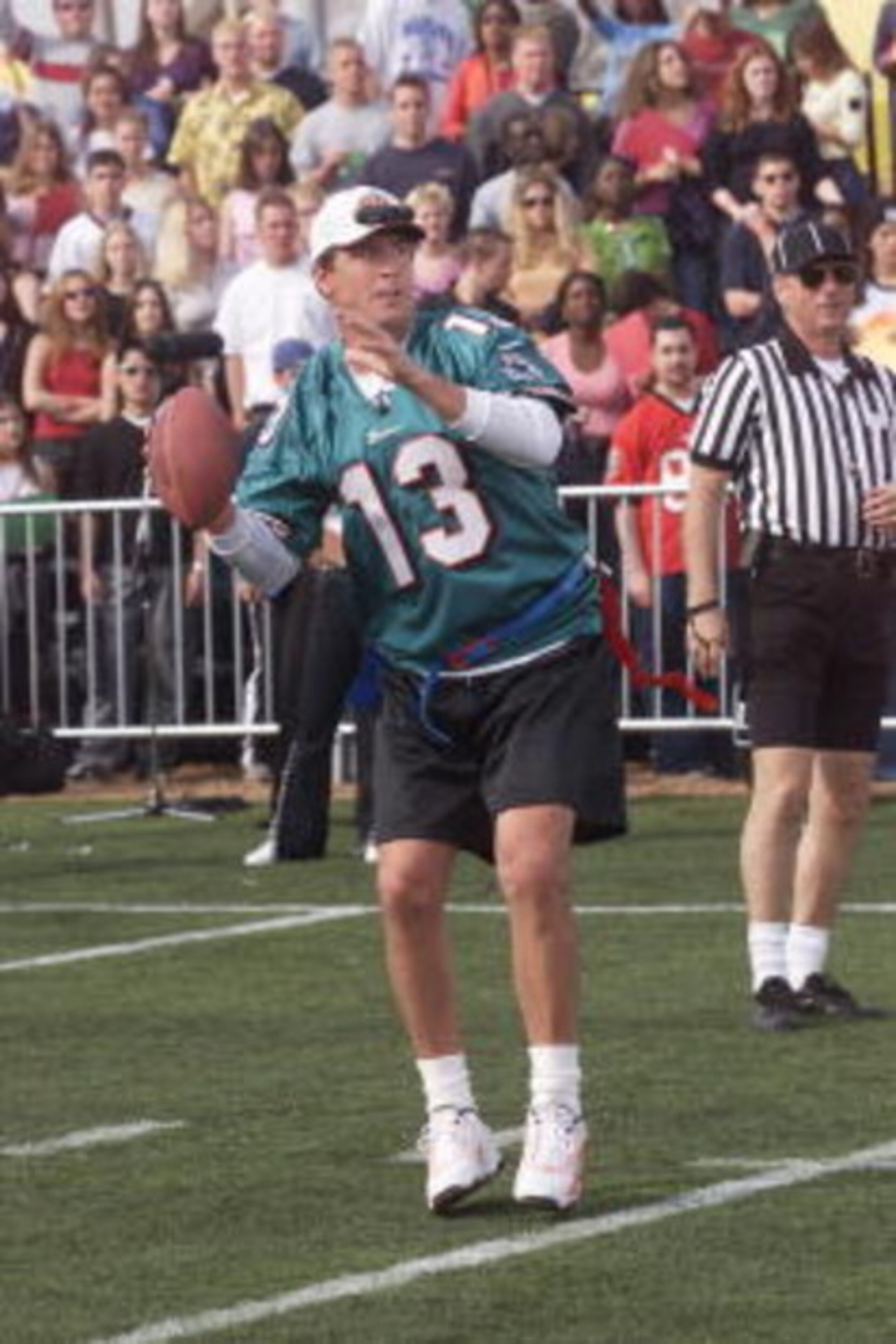 Official quaterback Dan Marino throws a pass during MTV's 'Rock 'N Jock' in the NFL Experience at Raymond James Stadium in Tampa, Fla..  1/26/01  Photo by Scott Gries/ImageDirect