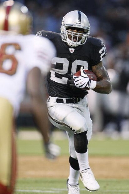 OAKLAND, CA - AUGUST 08:  Running back Darren McFadden #20 of the Oakland Raiders heads downfield against the San Francisco 49ers on August 8, 2008 at McAfee Coliseum in Oakland, California.  (Photo by Greg Trott/Getty Images)