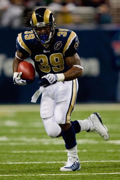 ST. LOUIS, MO - DECEMBER 21:  Steven Jackson #39 of the St. Louis Rams carries the ball during the game against the San Francisco 49ers at the Edward Jones Dome on December 21, 2008 in St. Louis, Missouri. The 49ers won 17-16. (Photo by Dilip Vishwanat/Ge