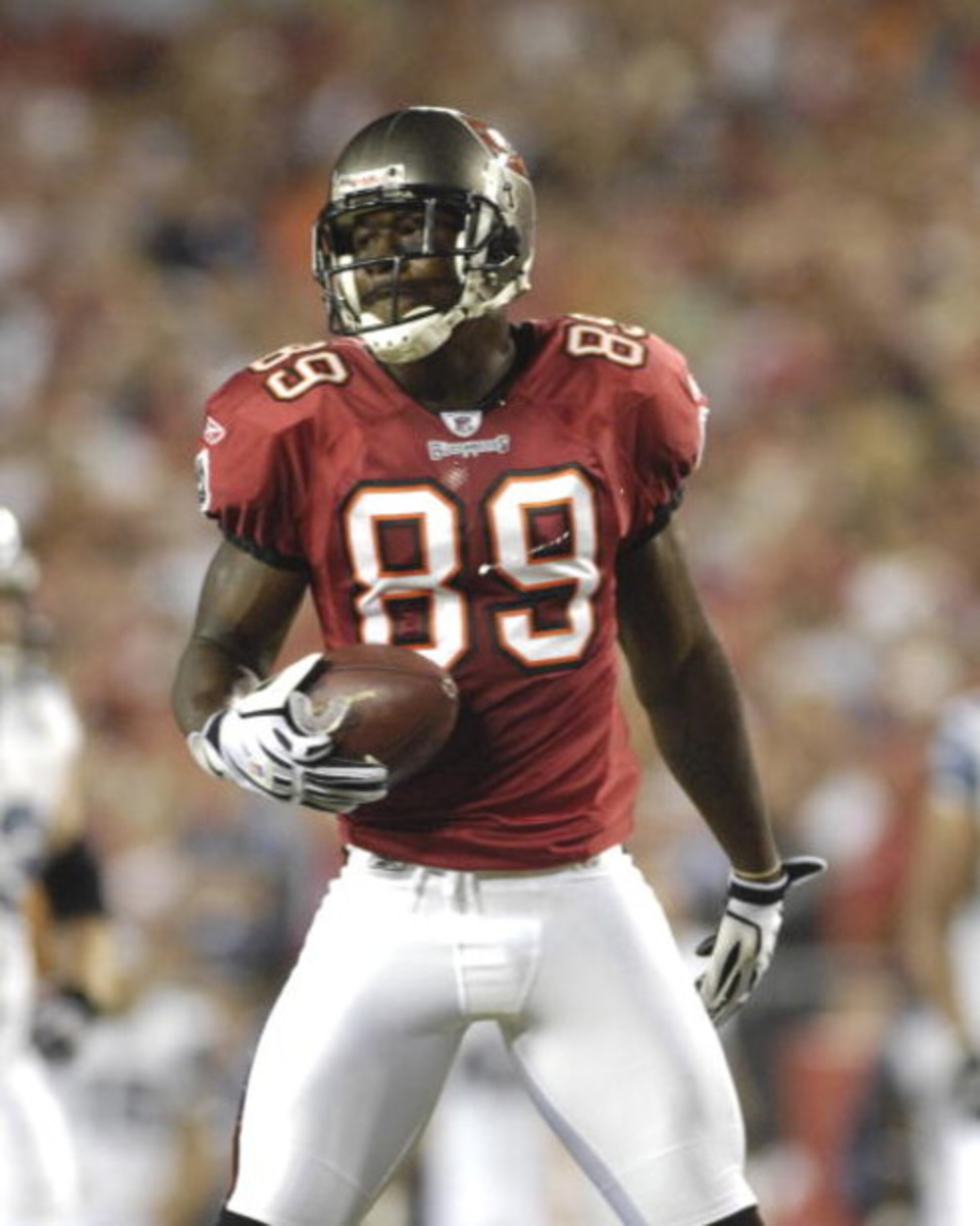TAMPA, FL - OCTOBER 19: Wide receiver Antonio Bryant #89 of the Tampa Bay Buccaneers runs a pass into the end zone for a first-quarter touchdown against the Seattle Seahawks at Raymond James Stadium on October 19, 2008 in Tampa, Florida.  (Photo by Al Mes