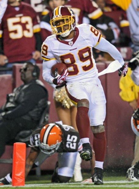 LANDOVER, MD - OCTOBER 19: Wide receiver Santana Moss #89 of the Washington Redskins scores a touchdown during the game against the Cleveland Browns on October 19, 2008 at FedEx Field in Landover, Maryland. (Photo by Drew Hallowell/Getty Images)