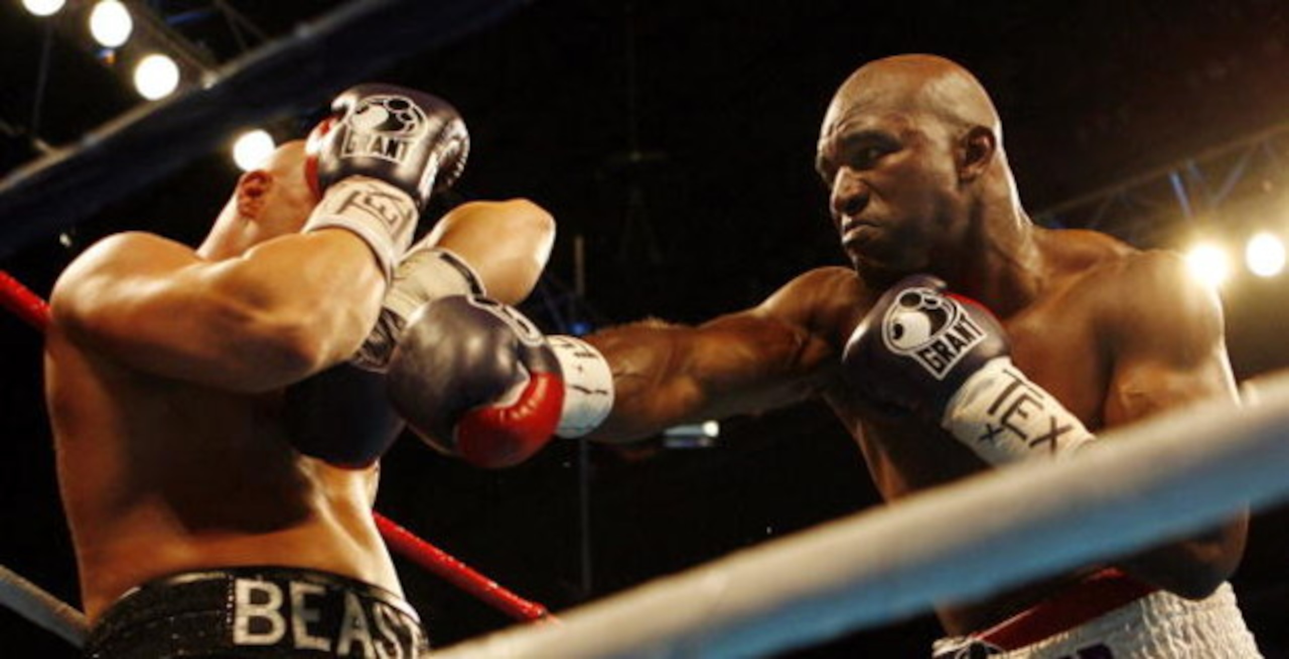 DALLAS - AUGUST 18:  Evander Holyfield lands a right against Jeremy Bates during a heavyweight bout August 18, 2006 at the American Airlines Center in Dallas, Texas.  (Photo by Layne Murdoch/Getty Images)